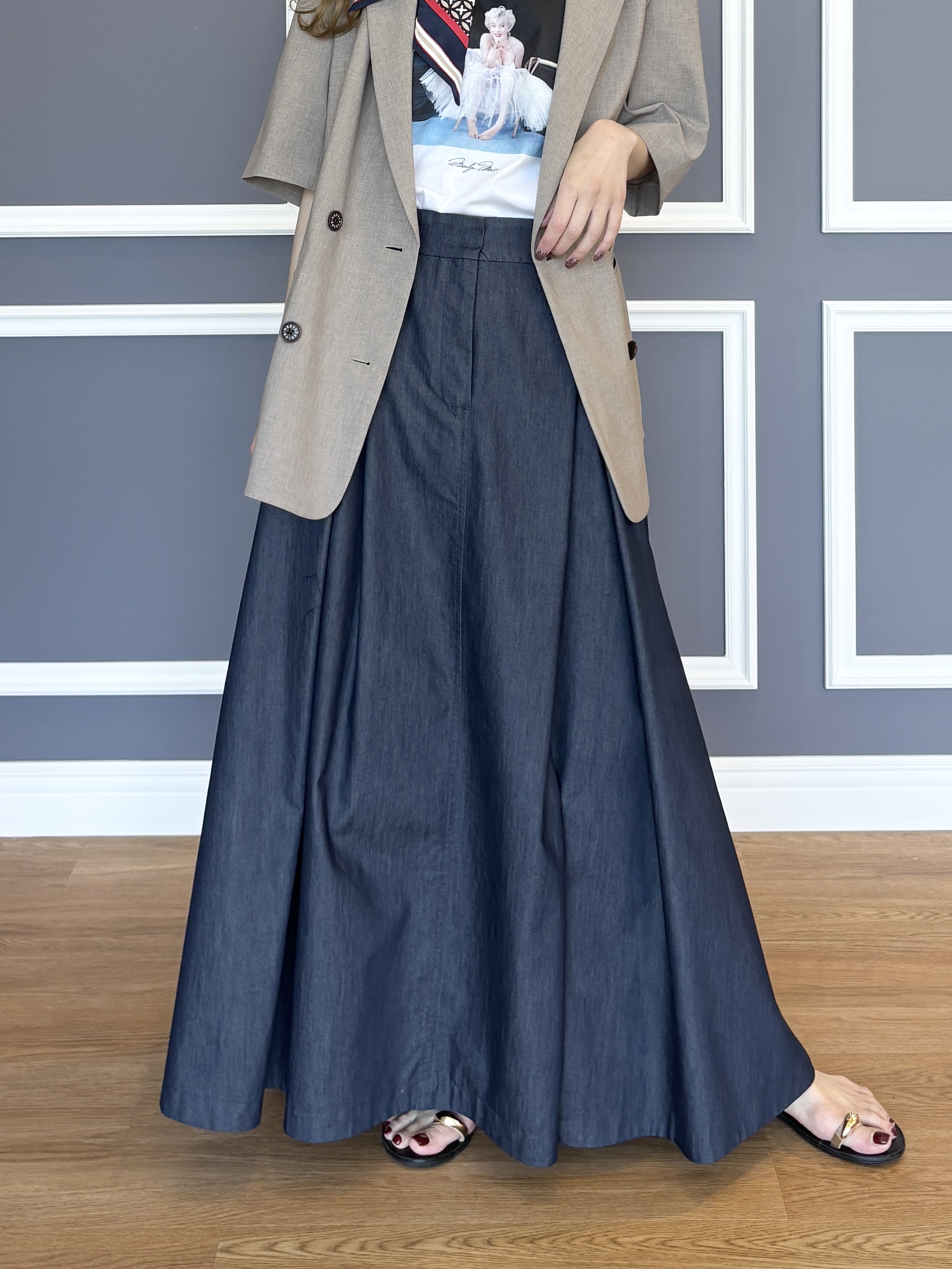 清水夏姫さんの「DRESSTERIOR｜【接触冷感/吸水速乾】クールタッチ デニムライク タックスカート」を使ったコーディネート