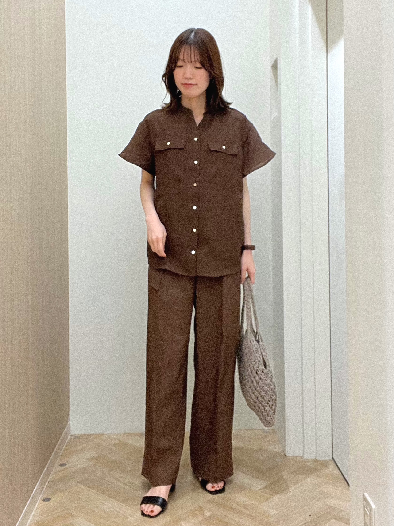  おまつさんの「grove｜【洗濯機OK・ひんやり/SETUP可】シワになりにくい、フレアスリーブブラウス」を使ったコーディネート