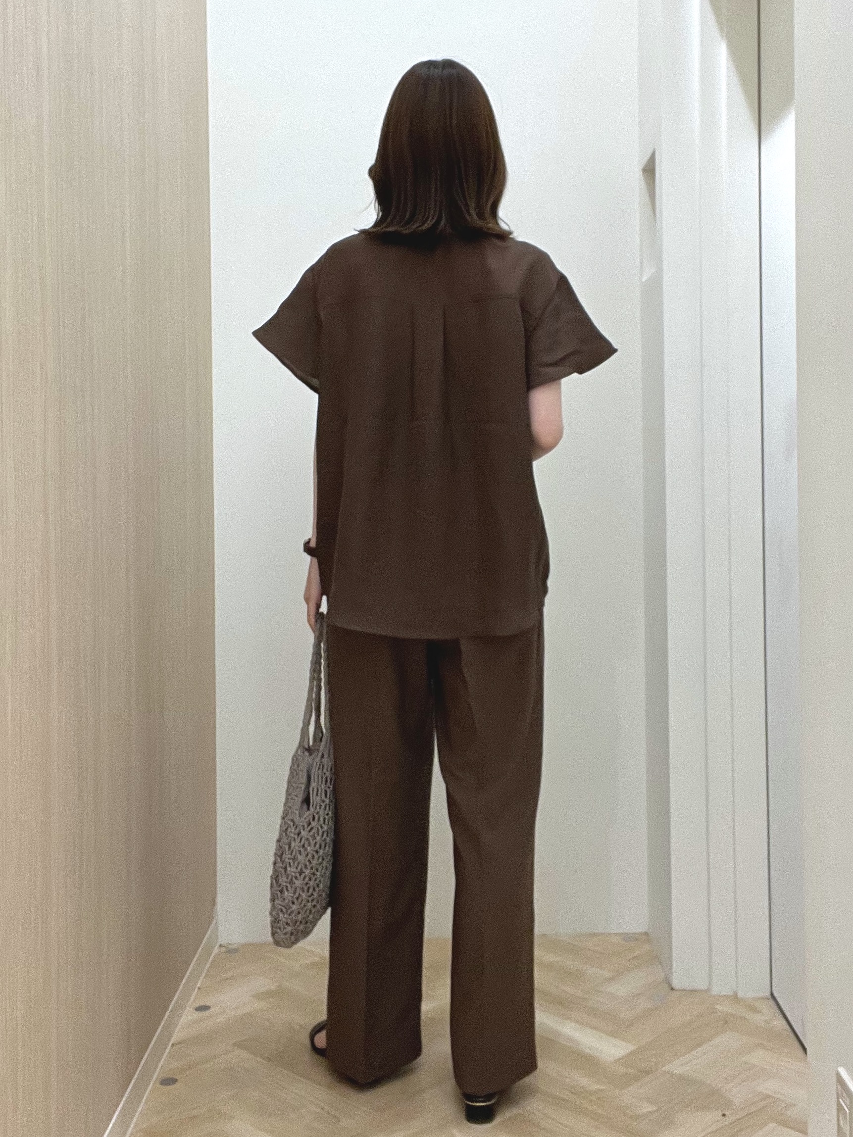  おまつさんの「grove｜【洗濯機OK・ひんやり/SETUP可】シワになりにくい、フレアスリーブブラウス」を使ったコーディネート