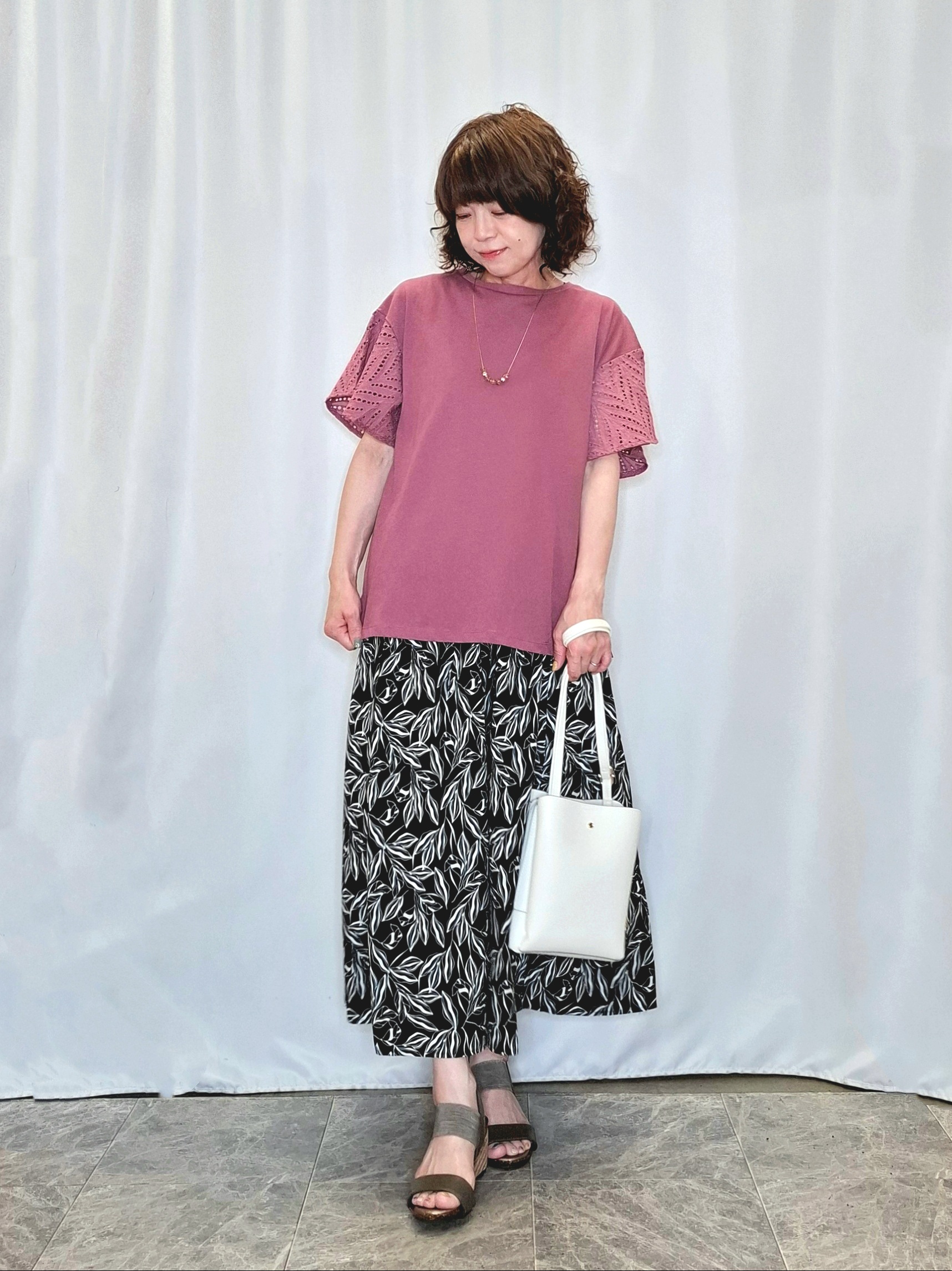 ぬーさんの「SHOO･LA･RUE｜【汗じみ防止/ひんやり/S-LL】レースが華やか お袖フレアTシャツ」を使ったコーディネート