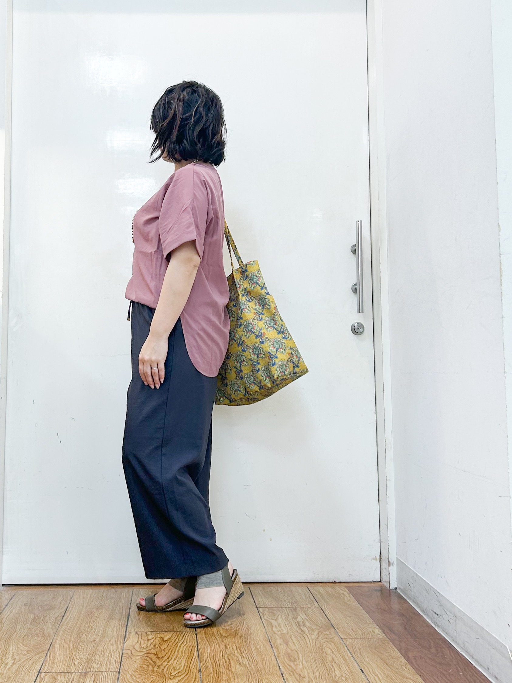haruさんの「SHOO･LA･RUE｜【ひんやり/着丈選べる/体型カバー】洗濯後しわになりにくい さらさらドルマンブラウス」を使ったコーディネート
