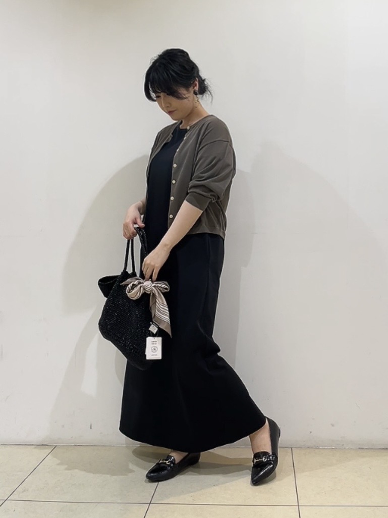 watanabeさんの「UNTITLED｜【洗える/日除け・冷房対策に】ハイゲージクルーネックカーディガン」を使ったコーディネート
