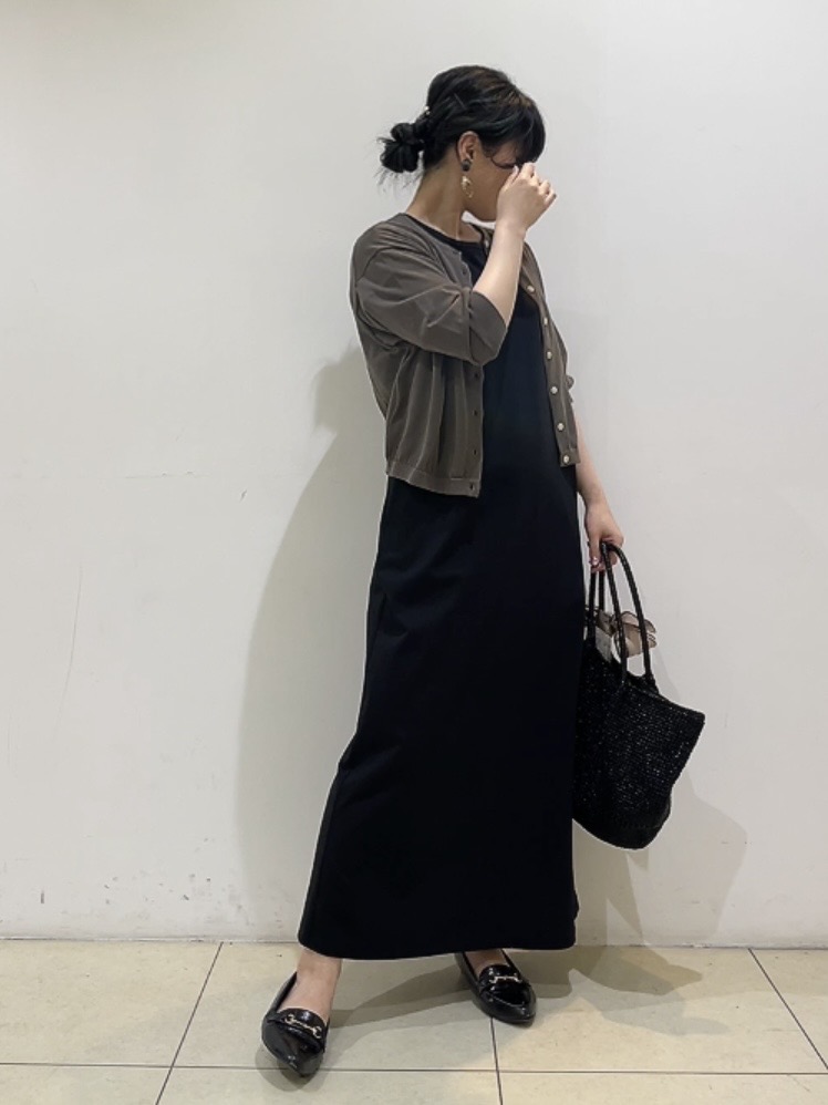 watanabeさんの「UNTITLED｜【洗える/日除け・冷房対策に】ハイゲージクルーネックカーディガン」を使ったコーディネート