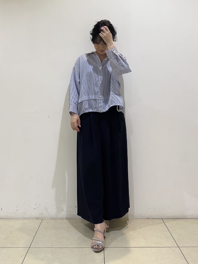 watanabeさんの「UNTITLED｜【接触冷感／洗える／2WAY】ドロスト付 シアーシャンブレーシャツ」を使ったコーディネート