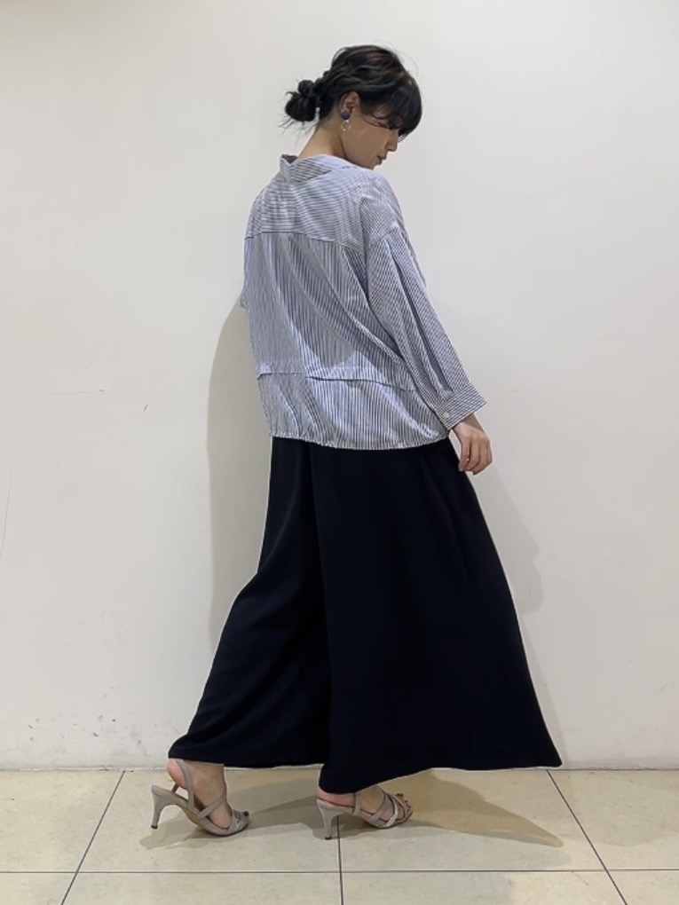 watanabeさんの「UNTITLED｜【接触冷感／洗える／2WAY】ドロスト付 シアーシャンブレーシャツ」を使ったコーディネート