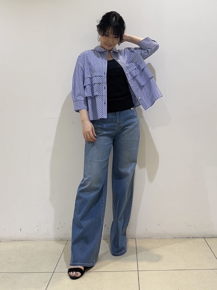 watanabeさんの「UNTITLED｜【UVケア／吸汗速乾／着映え】ティアードストライプシャツ」を使ったコーディネート