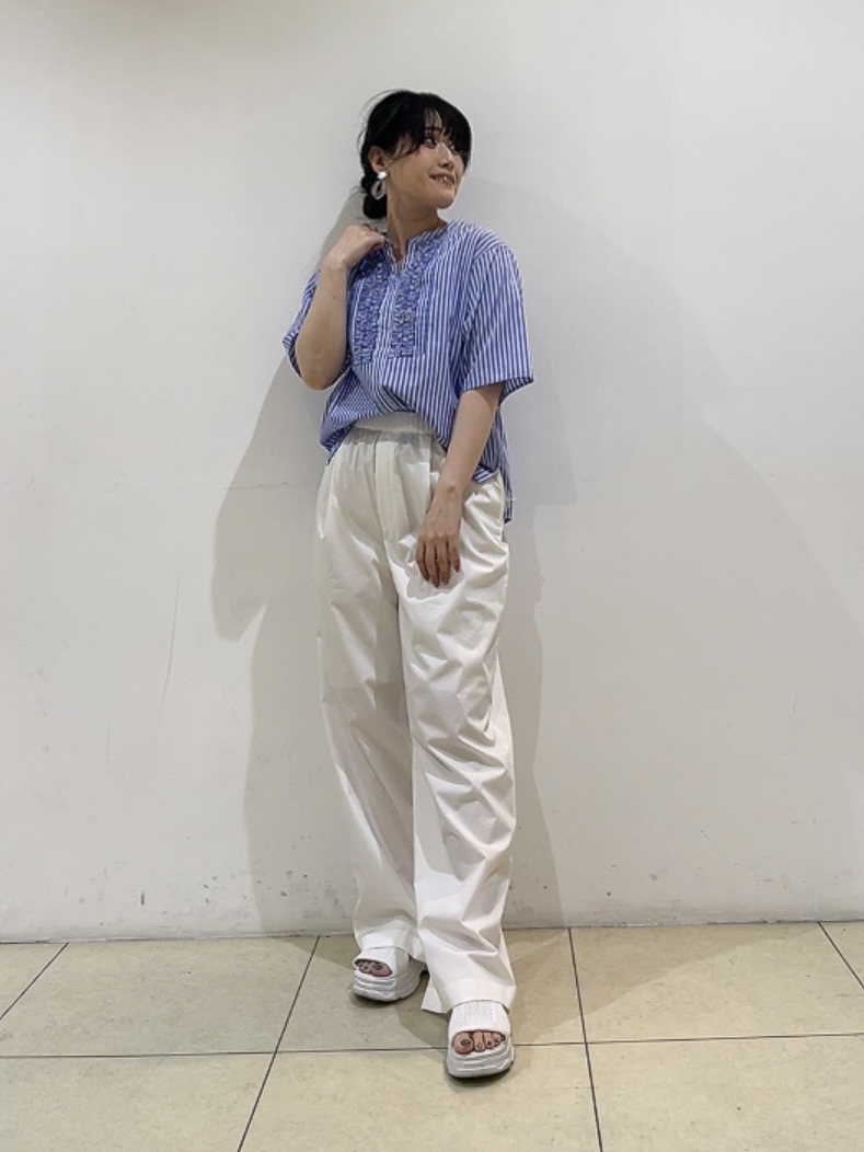 watanabeさんの「UNTITLED｜【UVケア／吸汗速乾／着映え】フリルピンタックブラウス」を使ったコーディネート