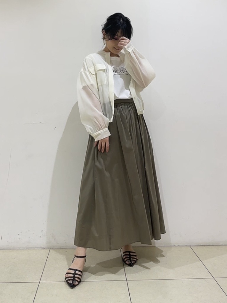 watanabeさんの「UNTITLED｜【トレンド／2WAY】裾ドロスト付きシアーブラウスブルゾン」を使ったコーディネート