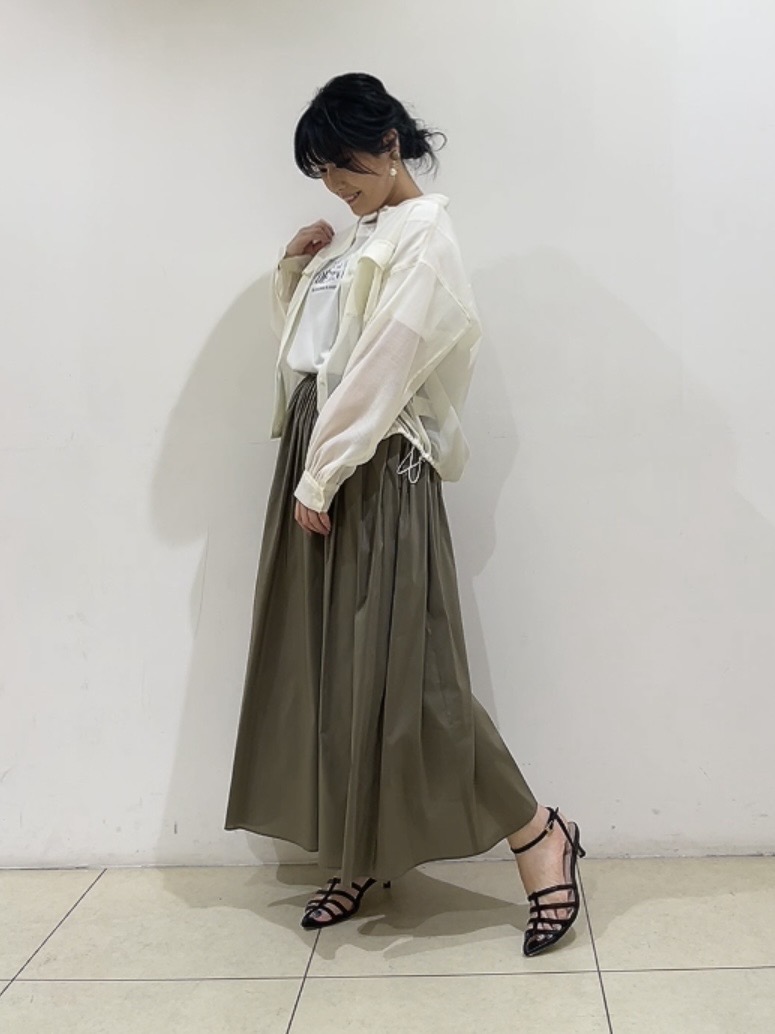 watanabeさんの「UNTITLED｜【トレンド／2WAY】裾ドロスト付きシアーブラウスブルゾン」を使ったコーディネート
