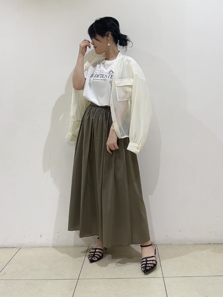 watanabeさんの「UNTITLED｜【トレンド／2WAY】裾ドロスト付きシアーブラウスブルゾン」を使ったコーディネート