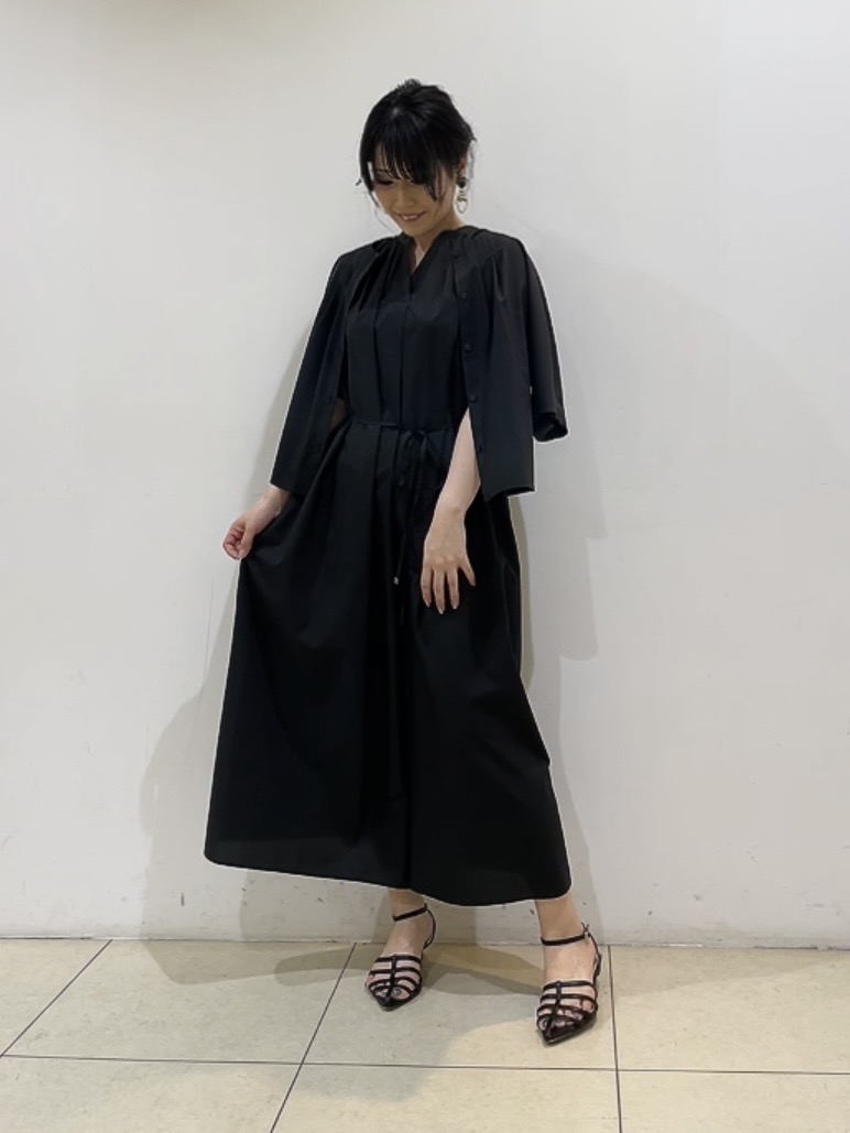 watanabeさんの「UNTITLED｜【撥水／UVカット】タックデザインブラウス」を使ったコーディネート