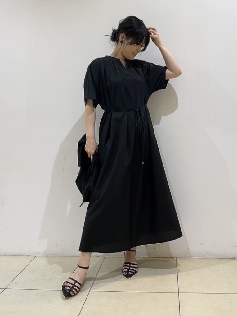 watanabeさんの「UNTITLED｜【撥水／UVカット】タックデザインブラウス」を使ったコーディネート