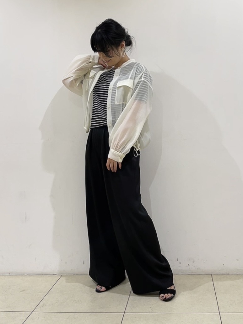 watanabeさんの「UNTITLED｜【トレンド／2WAY】裾ドロスト付きシアーブラウスブルゾン」を使ったコーディネート