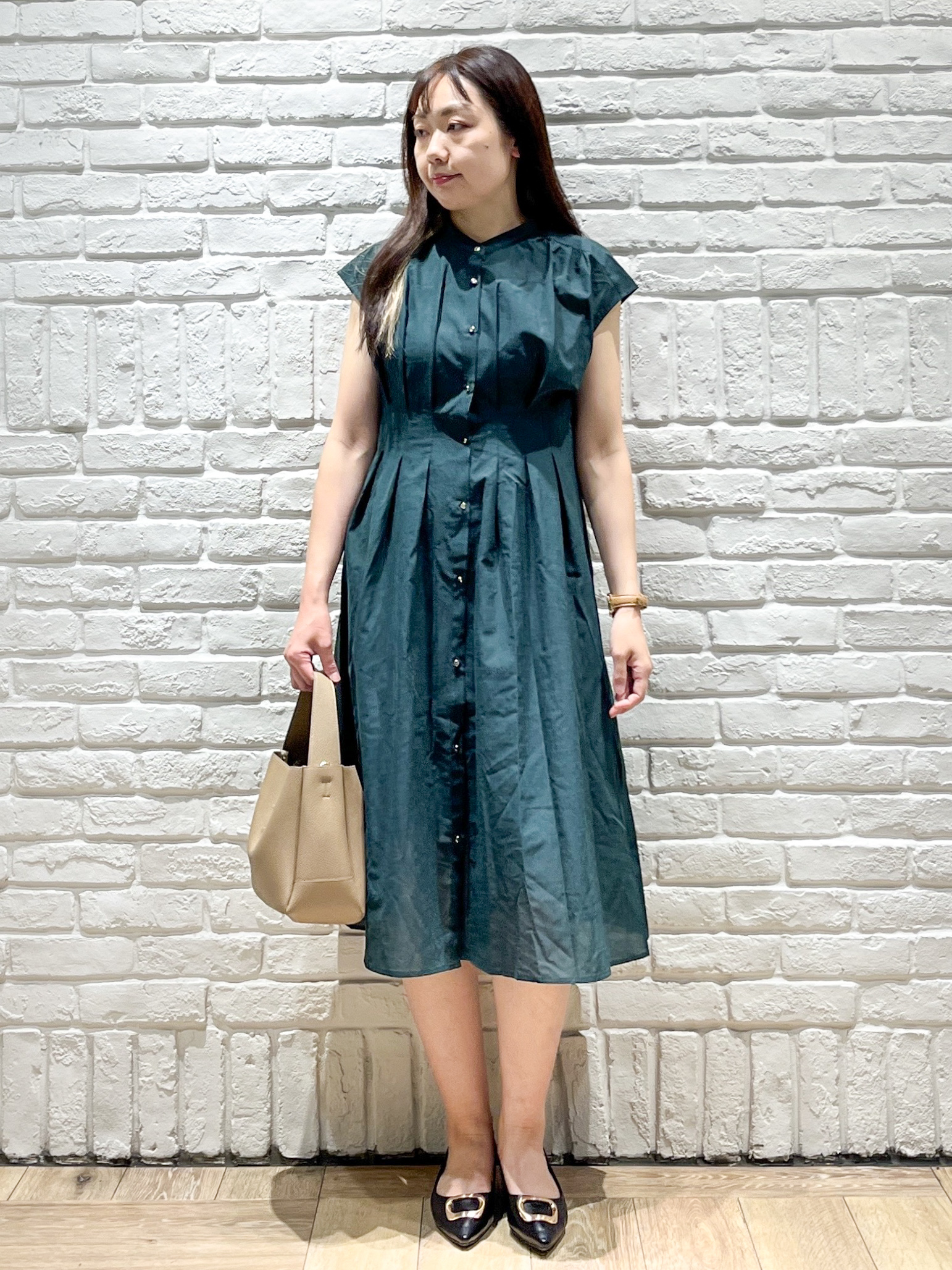 erinaさんの「index｜【防シワ】バンドカラータックシャツワンピース《洗濯機OK／イージーアイロン》」を使ったコーディネート