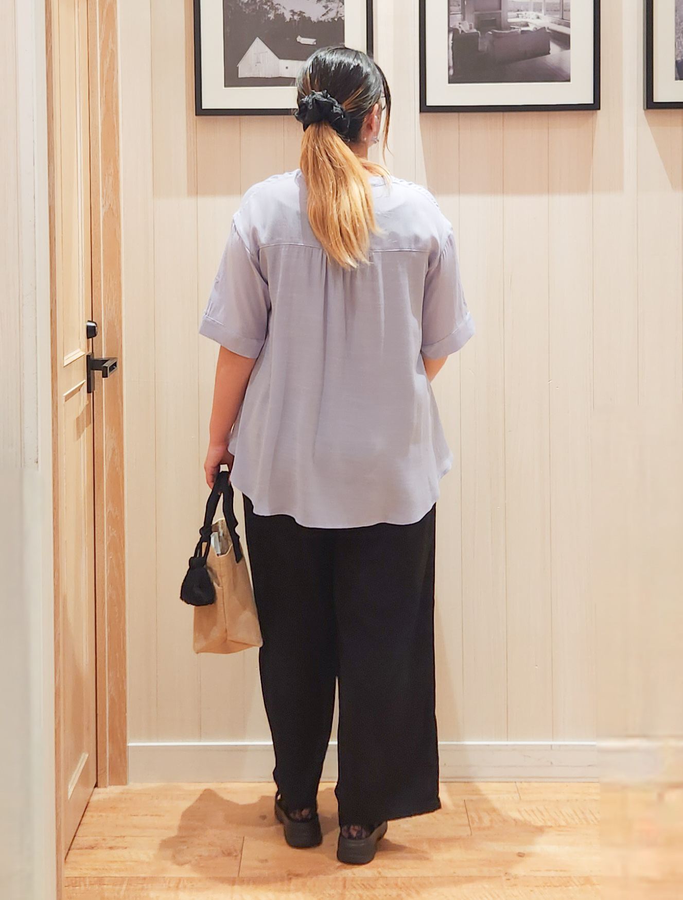 れーやんさんの「SHOO･LA･RUE｜【ひんやり/UV】お袖の長さが調整出来る シャーリングスキッパーブラウス」を使ったコーディネート