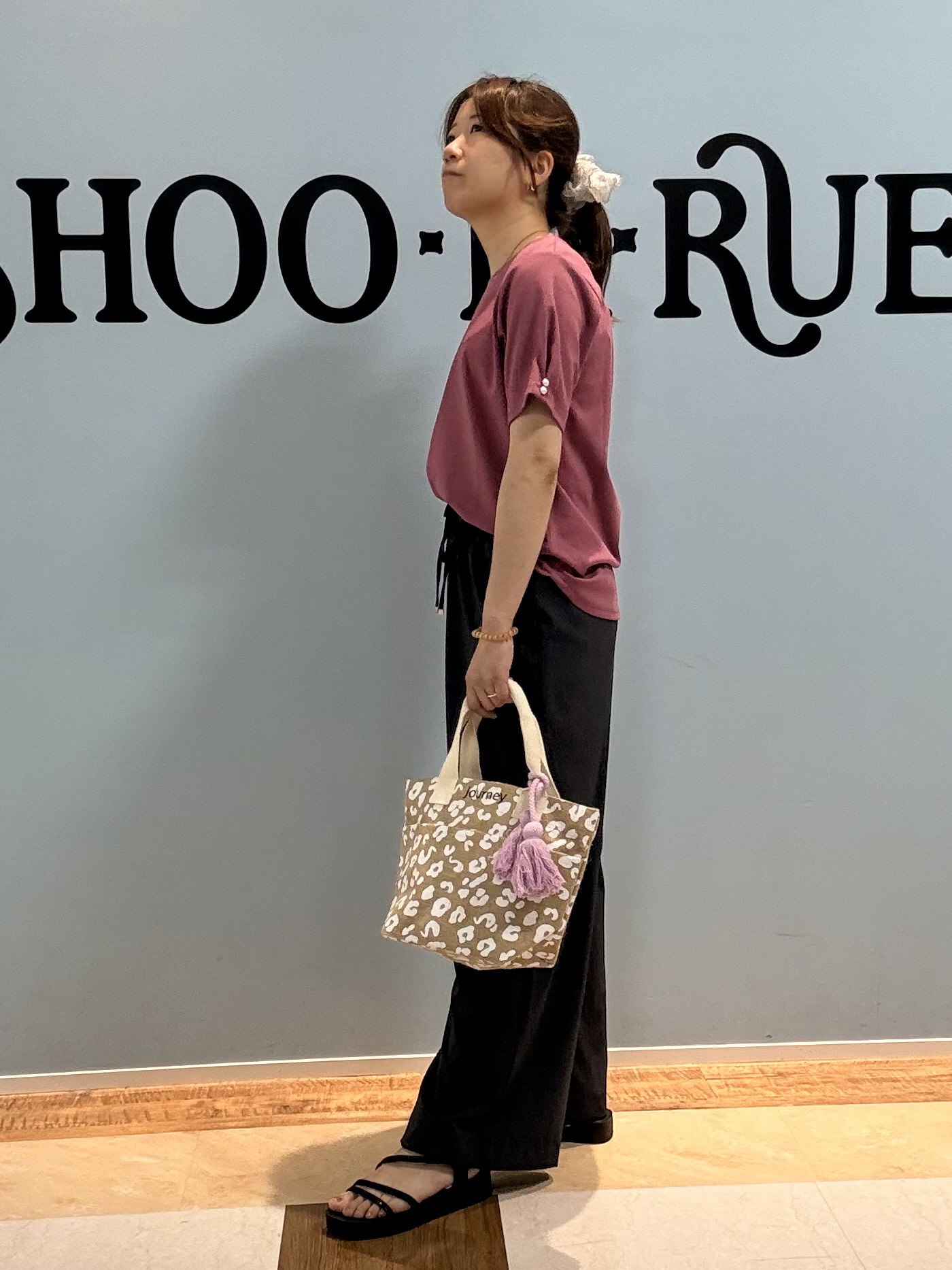 Naaatsuさんの「SHOO･LA･RUE｜【2点セット/洗濯機可/S-LL】お袖パールがアクセント ネックレス付きトップス」を使ったコーディネート