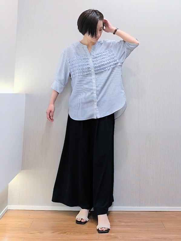 ミズタさんの「UNTITLED｜【接触冷感/通気性/洗える】フロントフリルブラウス」を使ったコーディネート