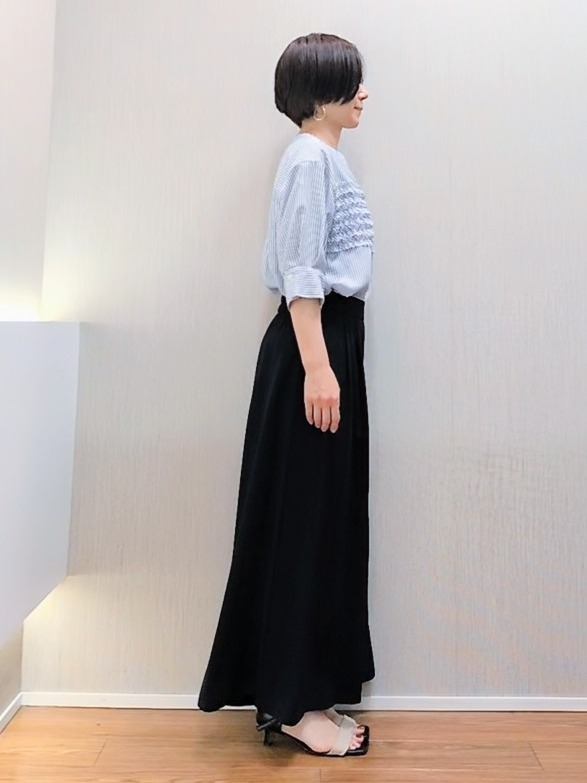 ミズタさんの「UNTITLED｜【接触冷感/通気性/洗える】フロントフリルブラウス」を使ったコーディネート