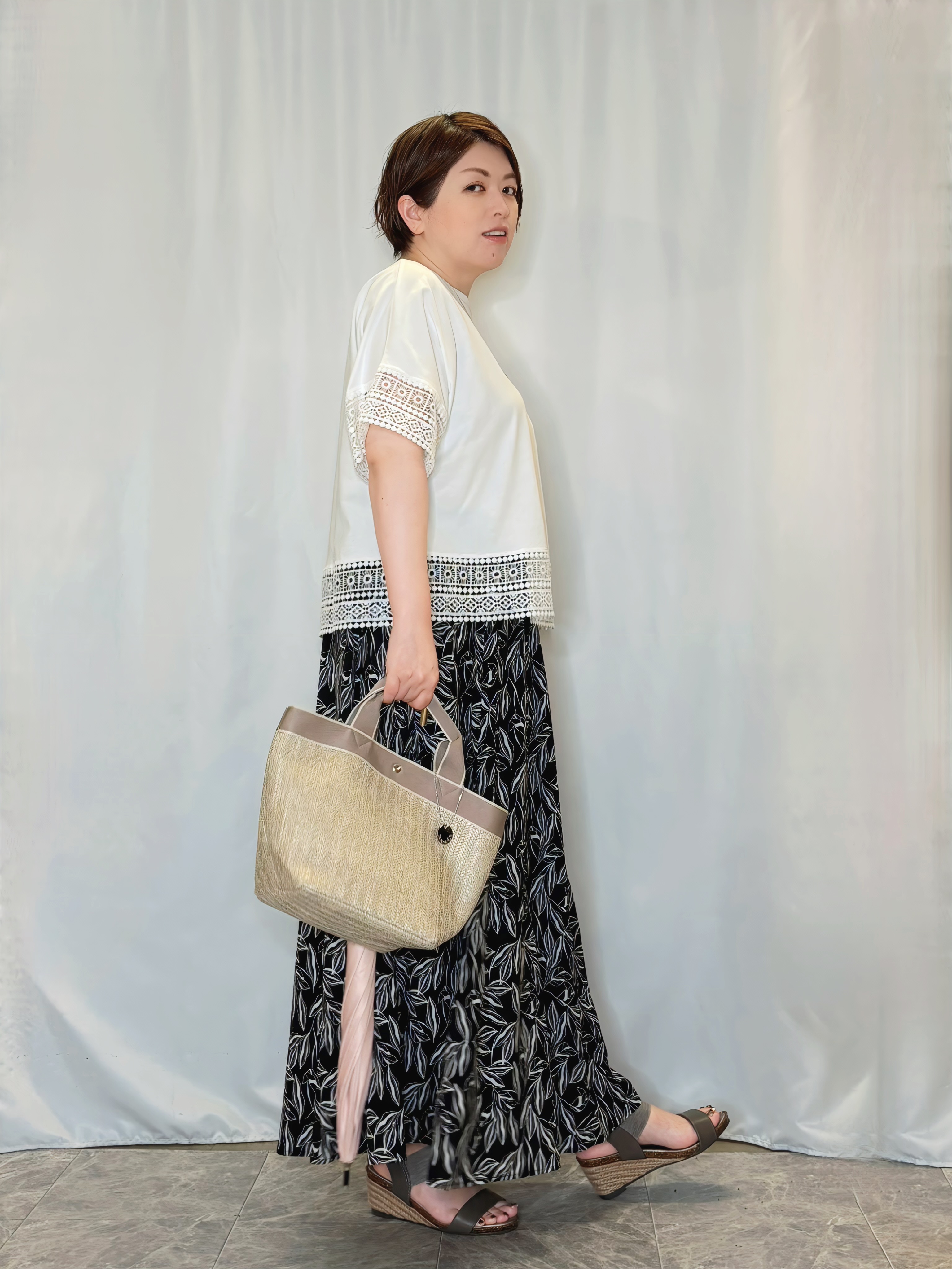 たみさんの「SHOO･LA･RUE｜【洗濯機可/ひんやり/体型カバー/S-LL】レース使いがポイント デザインTシャツ」を使ったコーディネート