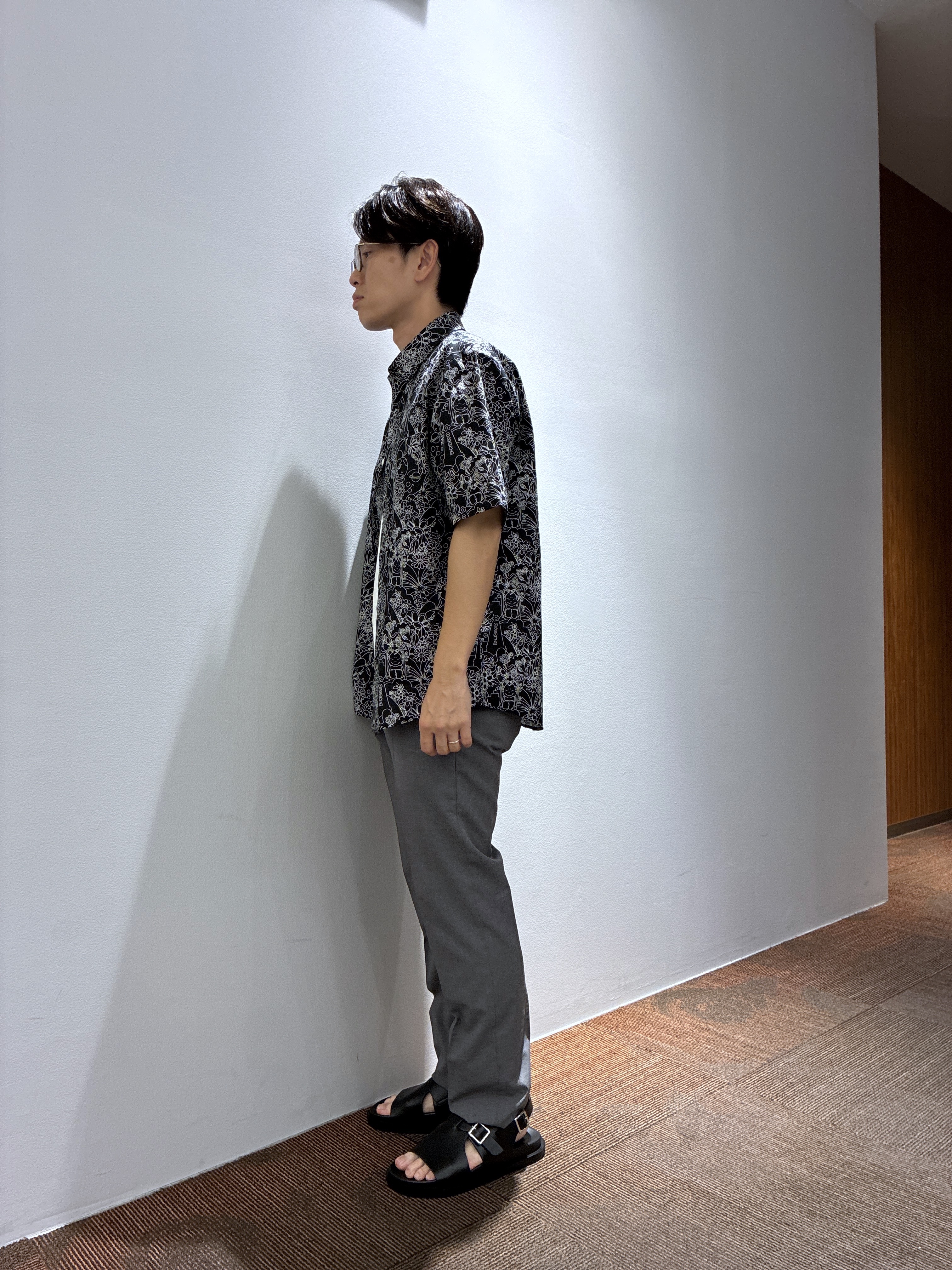 わいずみさんの「TAKEO KIKUCHI｜【BOWLER HAT LABEL】ビリケンさんプリント 半袖シャツ」を使ったコーディネート