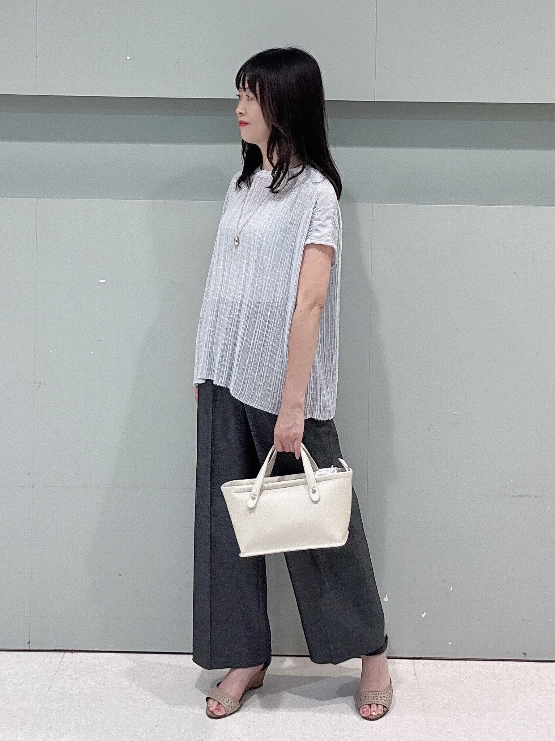 makiさんの「UNTITLED｜【接触冷感/洗える/後ろウエストゴム】オックスワイドパンツ」を使ったコーディネート