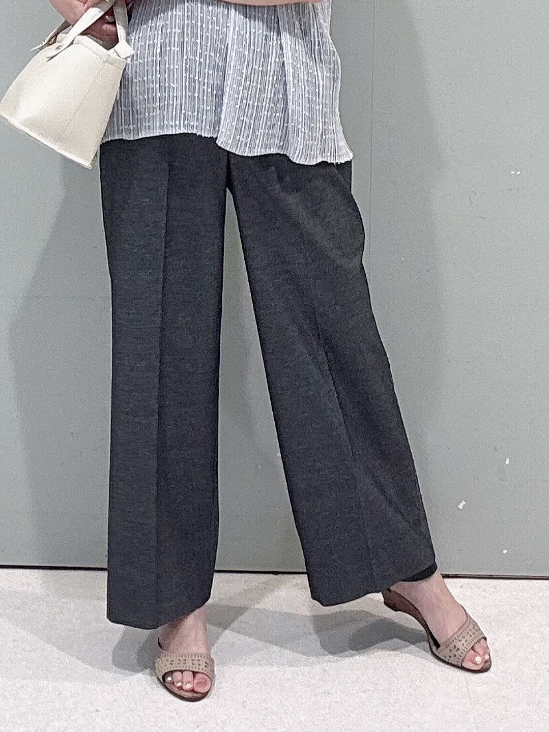 makiさんの「UNTITLED｜【接触冷感/洗える/後ろウエストゴム】オックスワイドパンツ」を使ったコーディネート