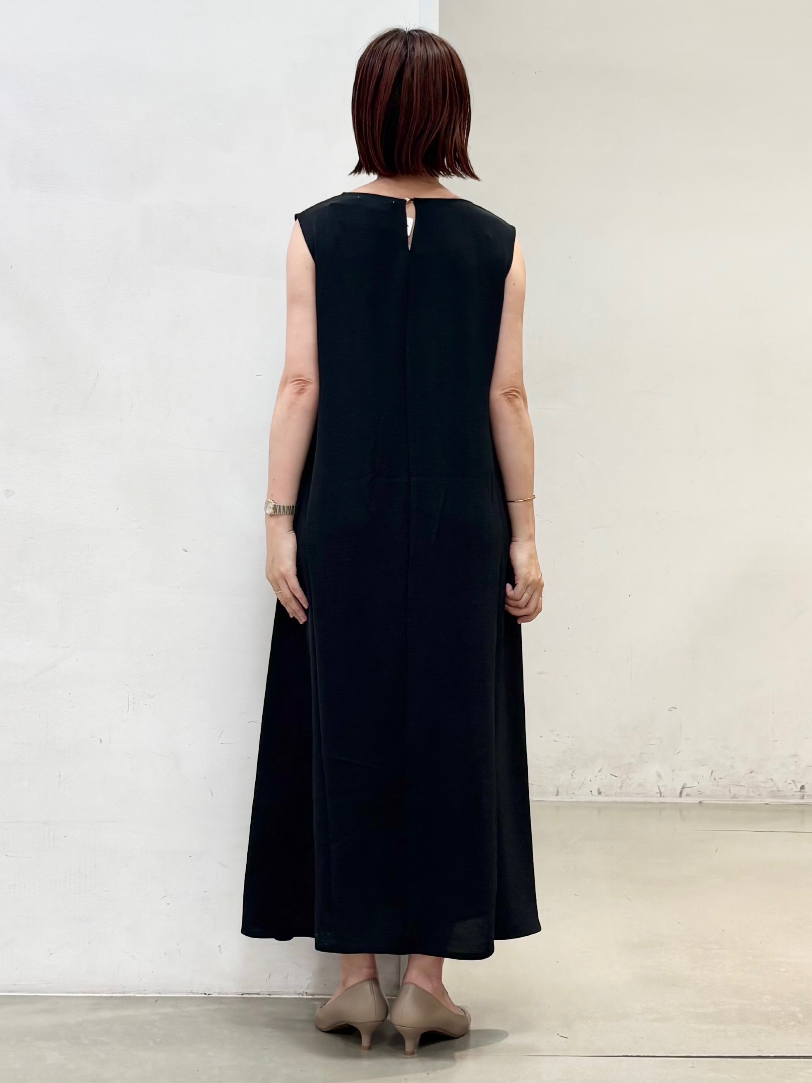 fujiさんの「THE SHOP TK｜【ひんやり／防しわ／吸水速乾／UV】美しさを1日中キープ ノースリーブフレアワンピース」を使ったコーディネート