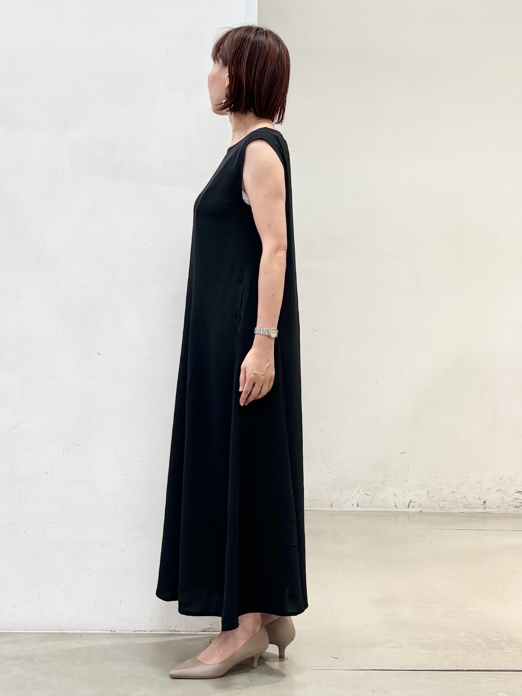 fujiさんの「THE SHOP TK｜【ひんやり／防しわ／吸水速乾／UV】美しさを1日中キープ ノースリーブフレアワンピース」を使ったコーディネート
