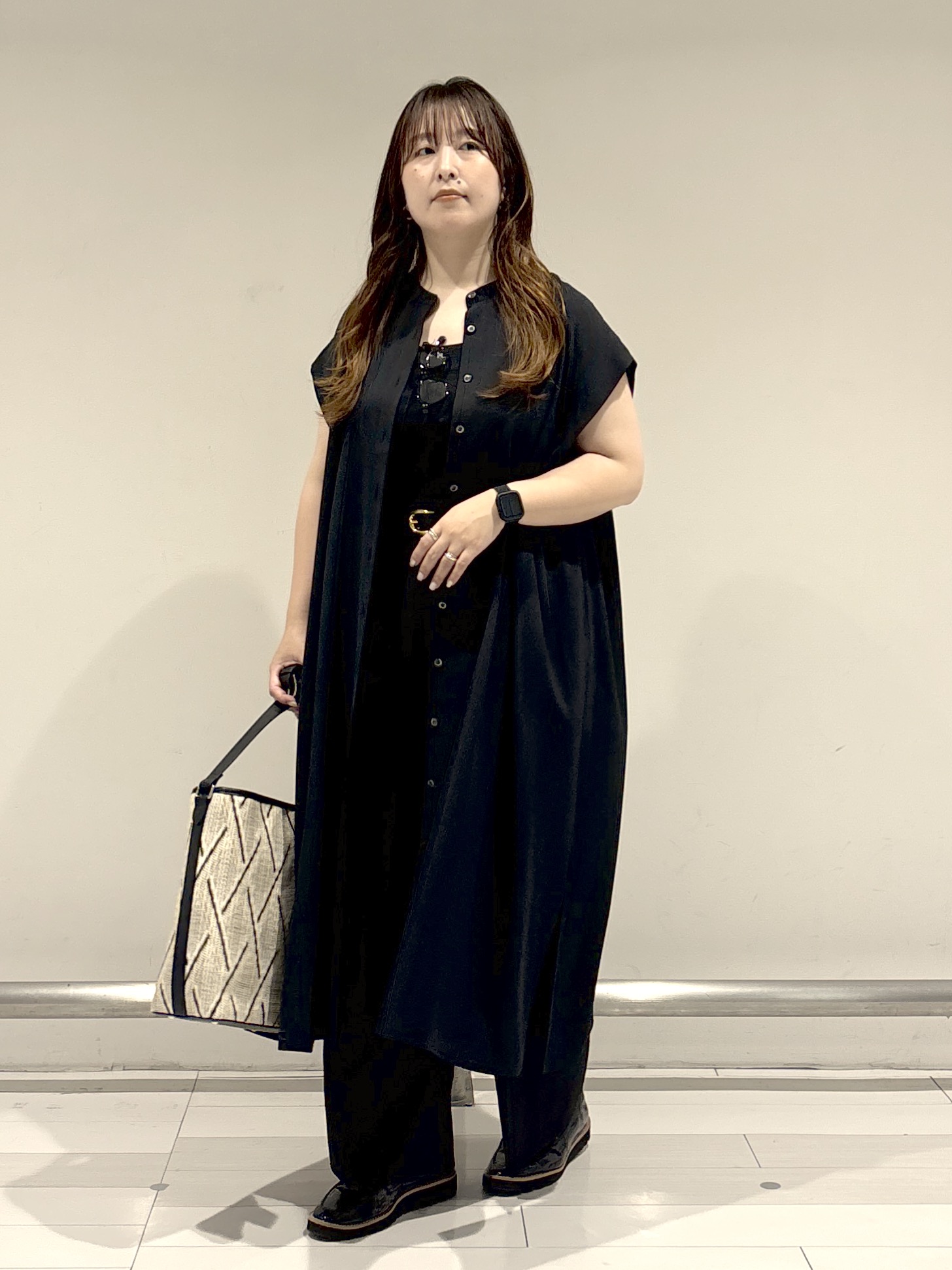 nakamuraさんの「Reflect｜すっきり見えバンドカラーシャツワンピース」を使ったコーディネート