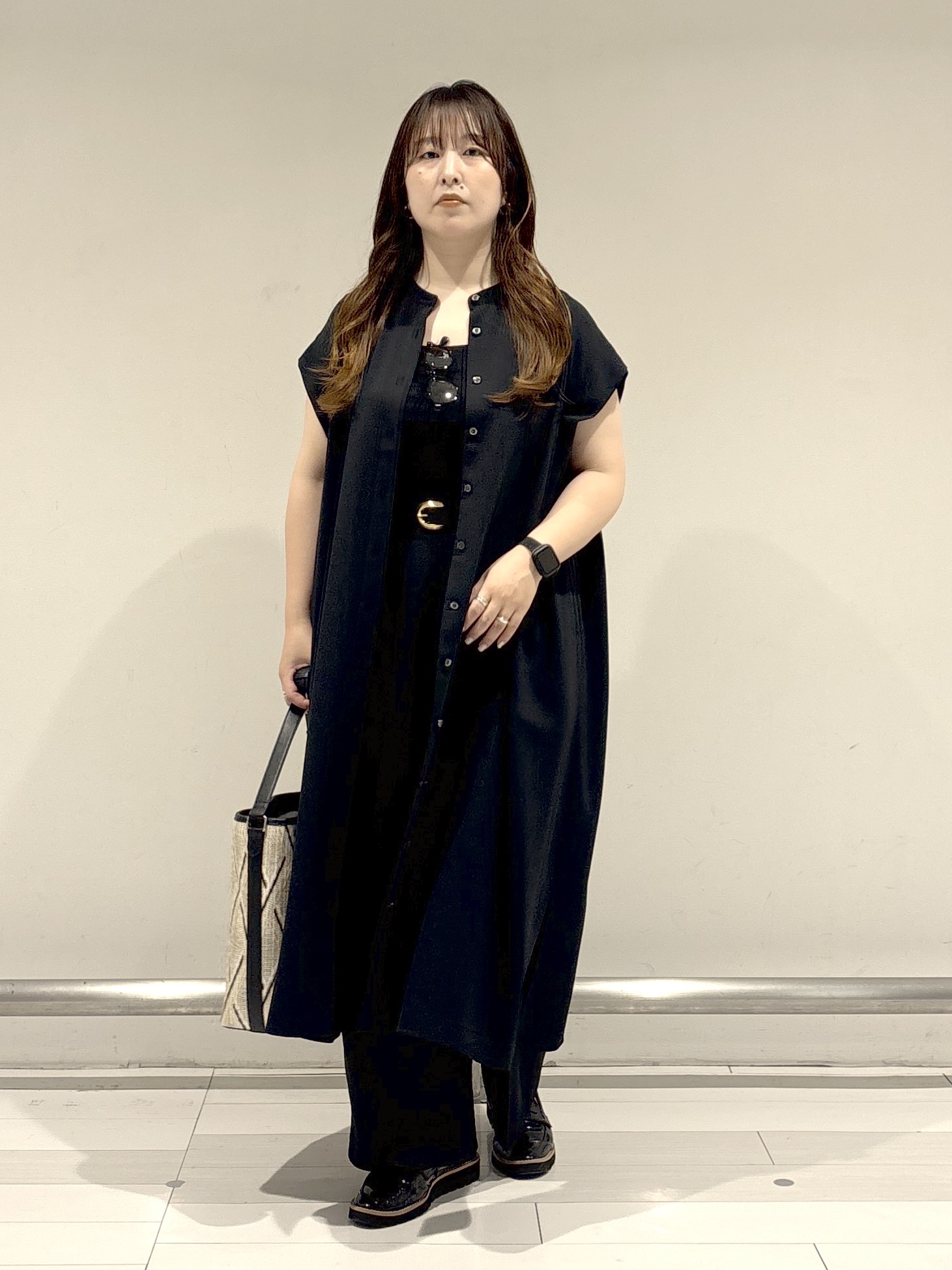 nakamuraさんの「Reflect｜すっきり見えバンドカラーシャツワンピース」を使ったコーディネート