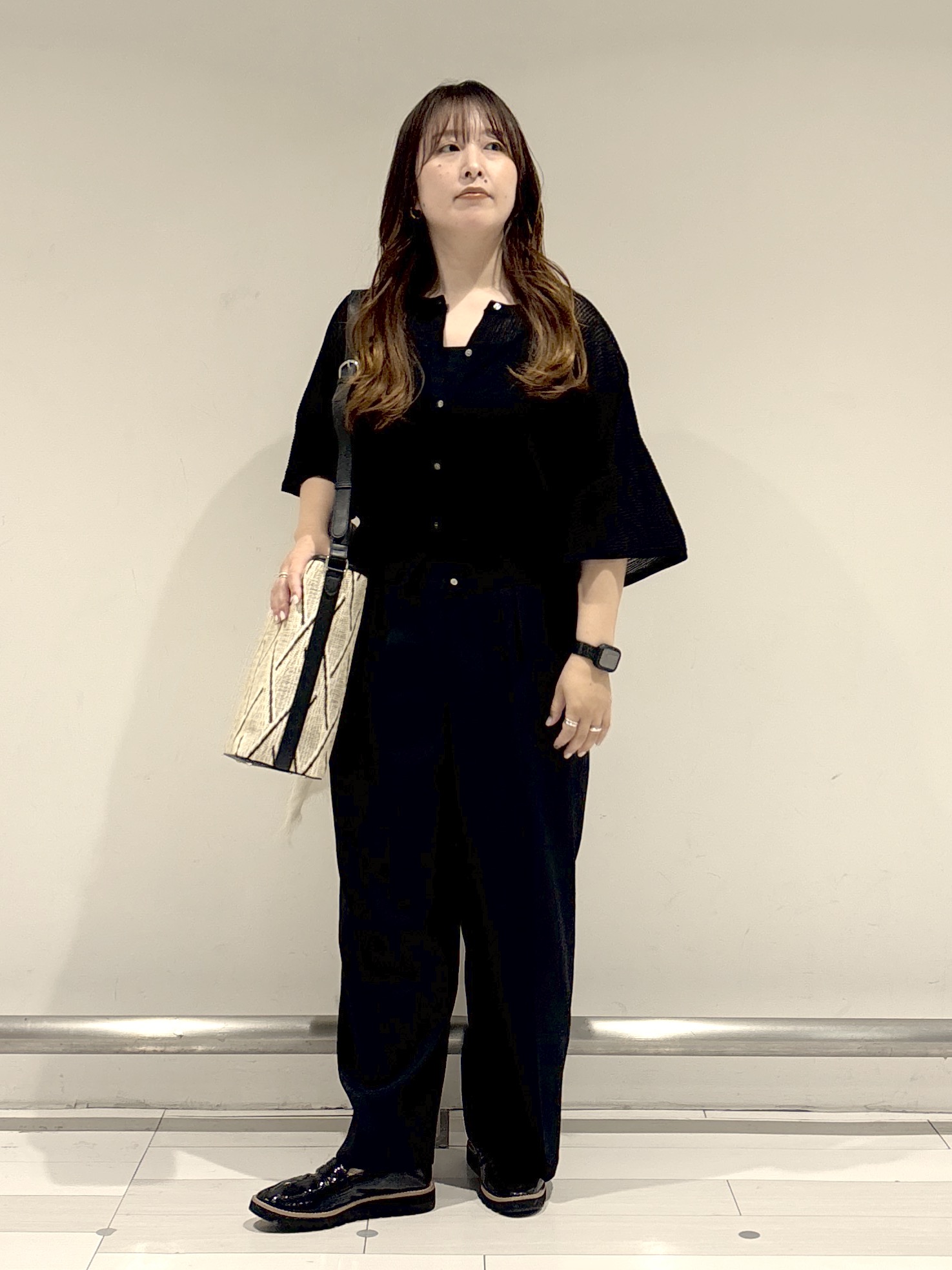 nakamuraさんの「Reflect｜【前後2WAY】オフボディ リラクシーニット」を使ったコーディネート