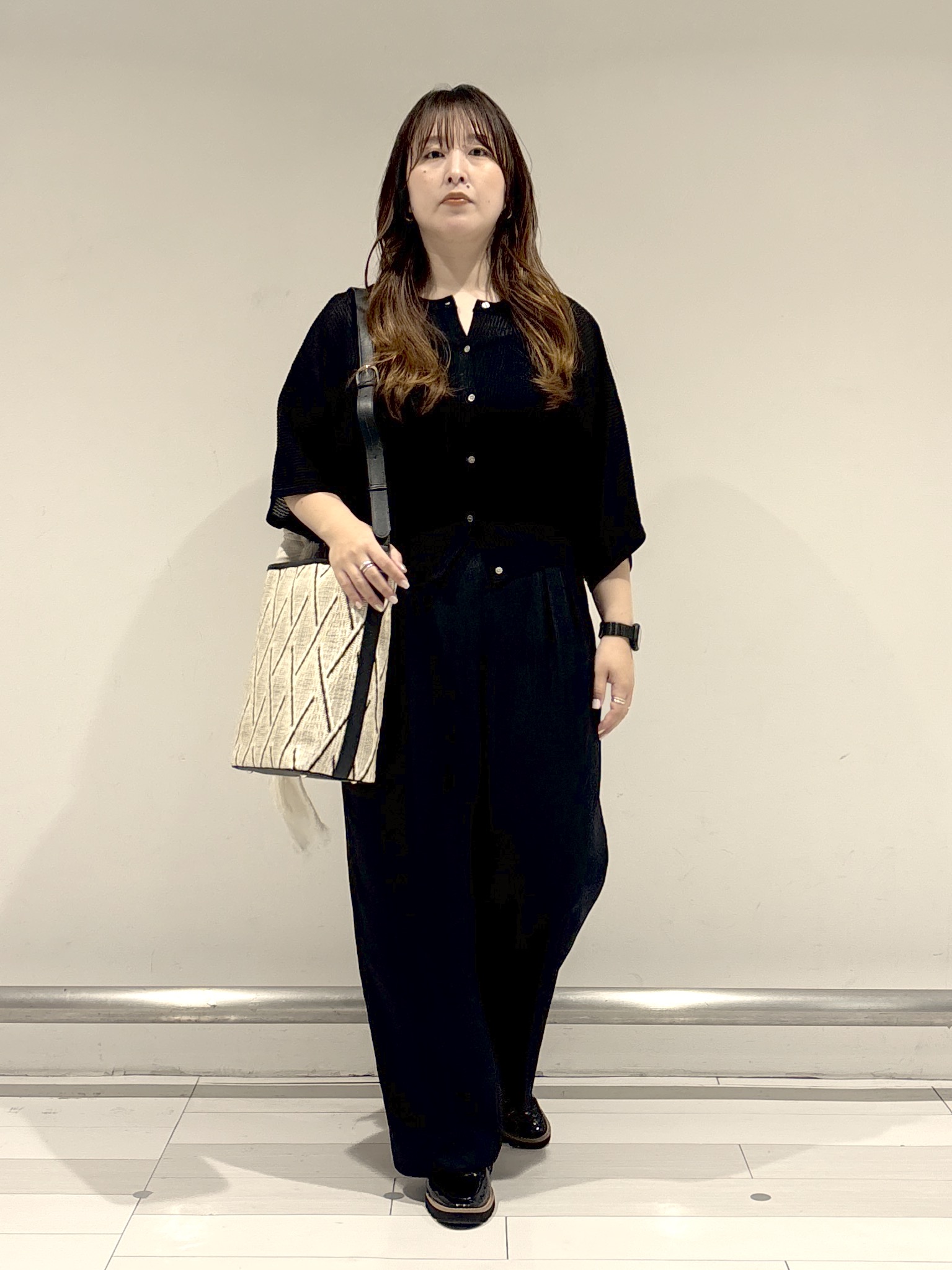 nakamuraさんの「Reflect｜【前後2WAY】オフボディ リラクシーニット」を使ったコーディネート