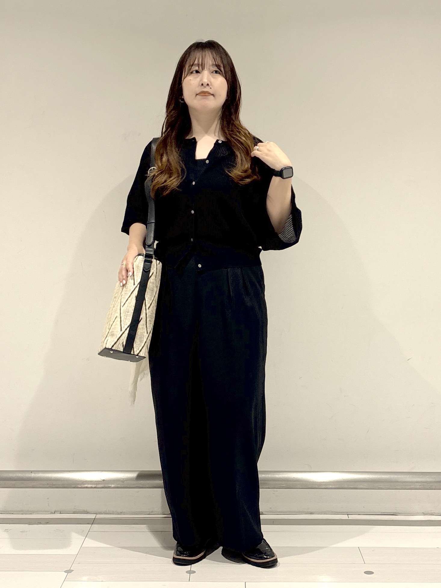 nakamuraさんの「Reflect｜【前後2WAY】オフボディ リラクシーニット」を使ったコーディネート