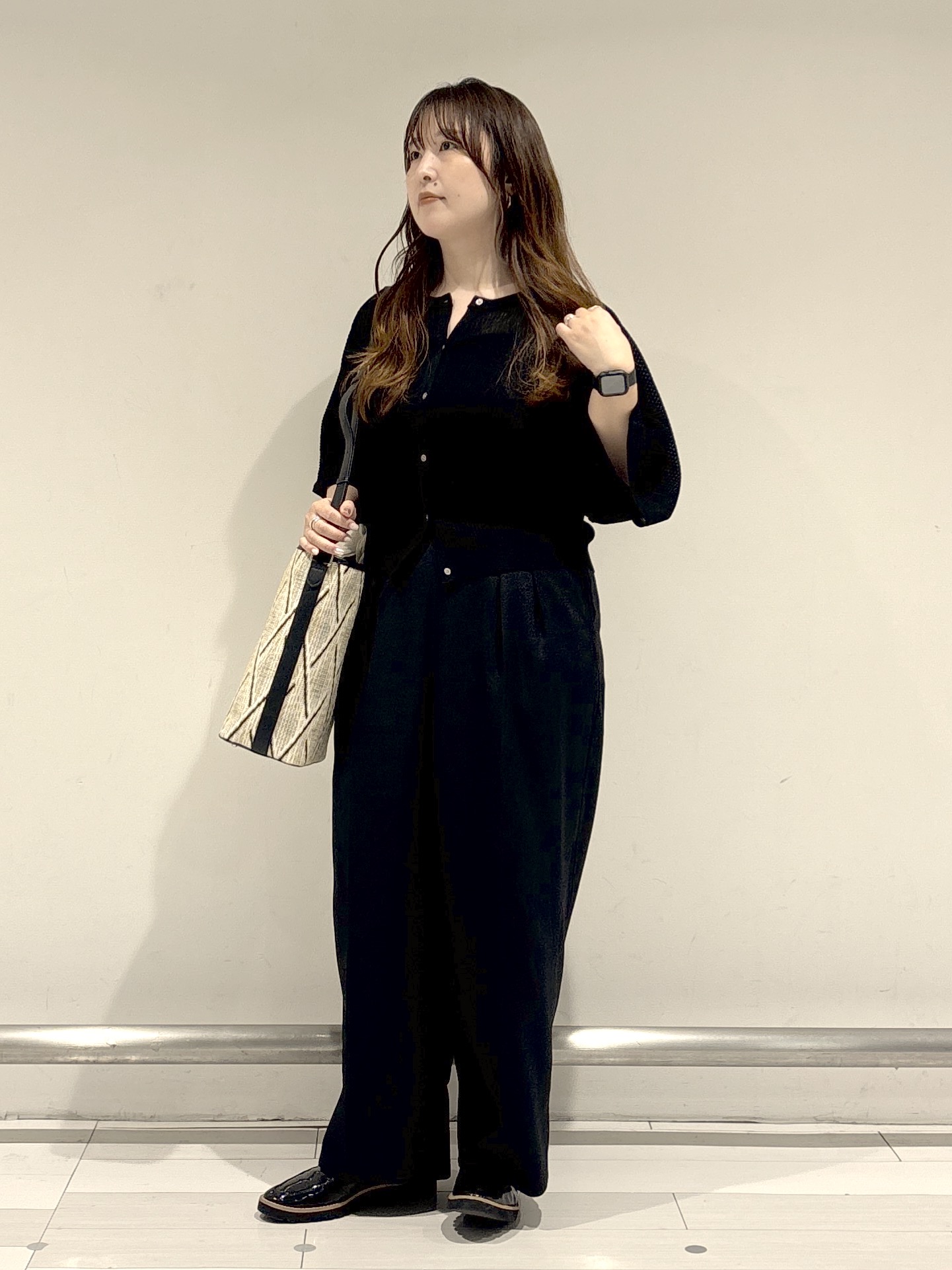 nakamuraさんの「Reflect｜【前後2WAY】オフボディ リラクシーニット」を使ったコーディネート