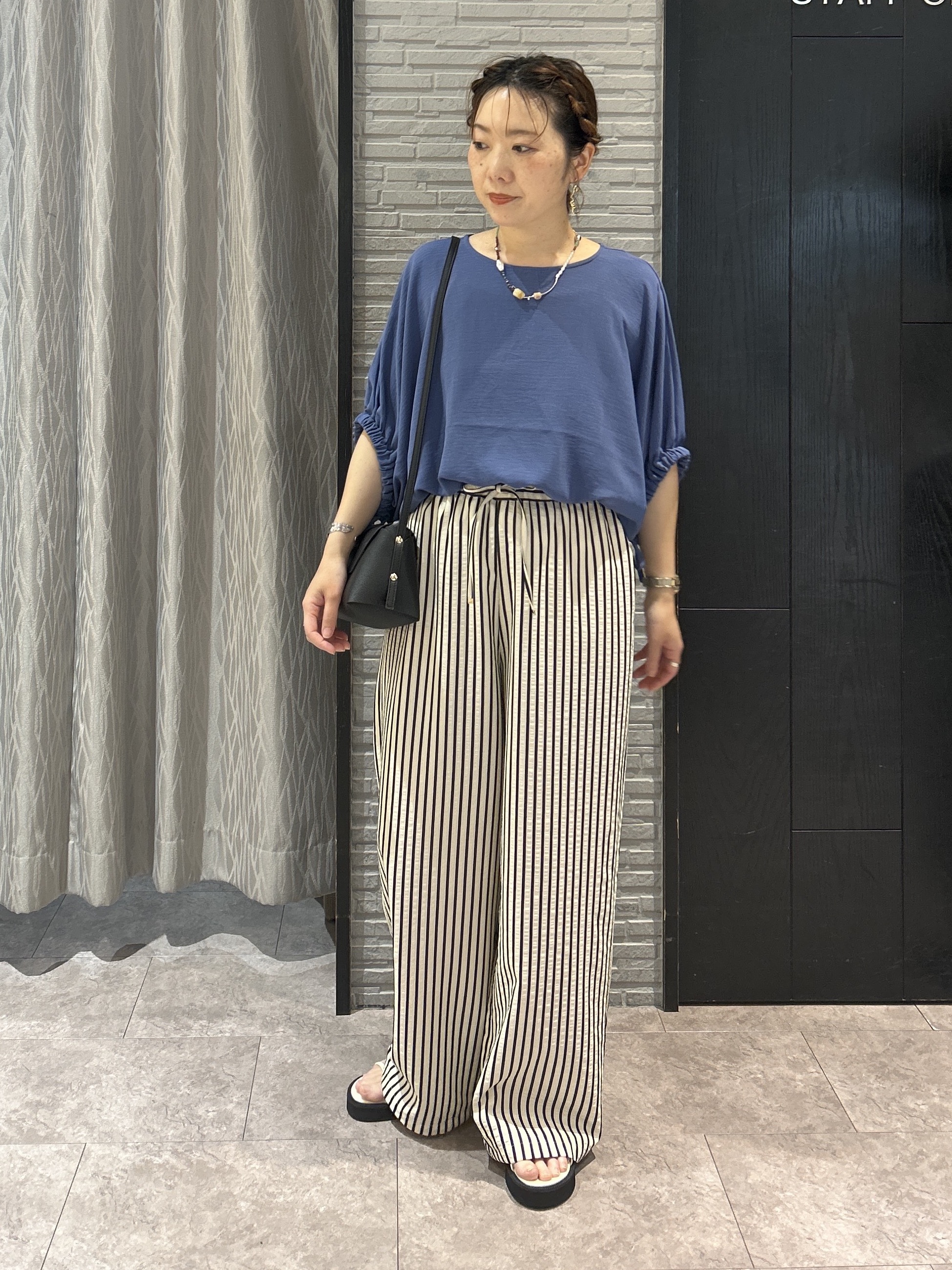 ga_riさんの「THE SHOP TK｜【ひんやり/防しわ/UV/吸水速乾】袖ドロストドルマントップス」を使ったコーディネート