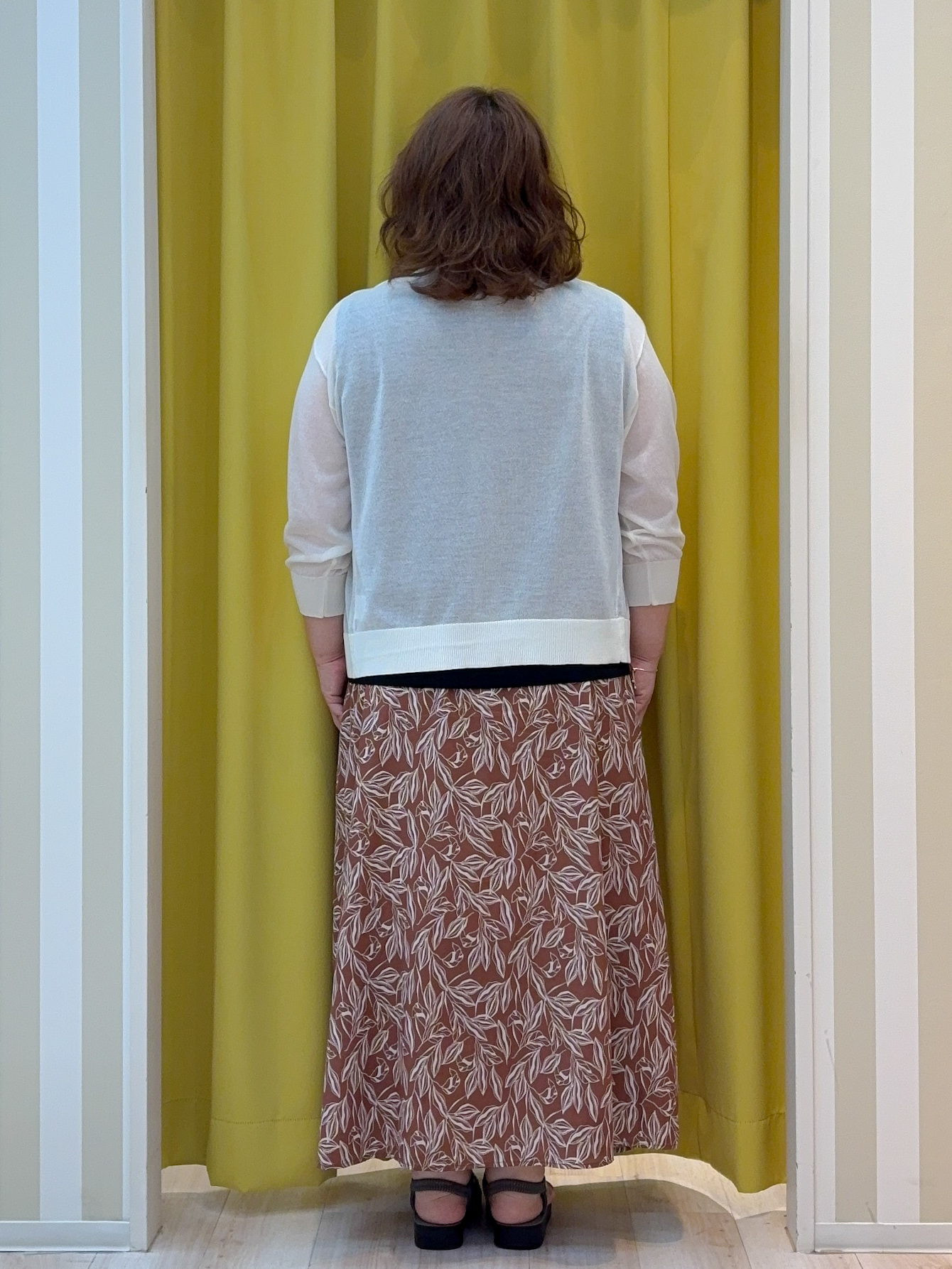 kotoさんさんの「SHOO･LA･RUE｜【ひんやり/洗濯機可/S-LL】程よいVネックですっきり魅せる ジップアップ 7分袖シアーカーディガ」を使ったコーディネート