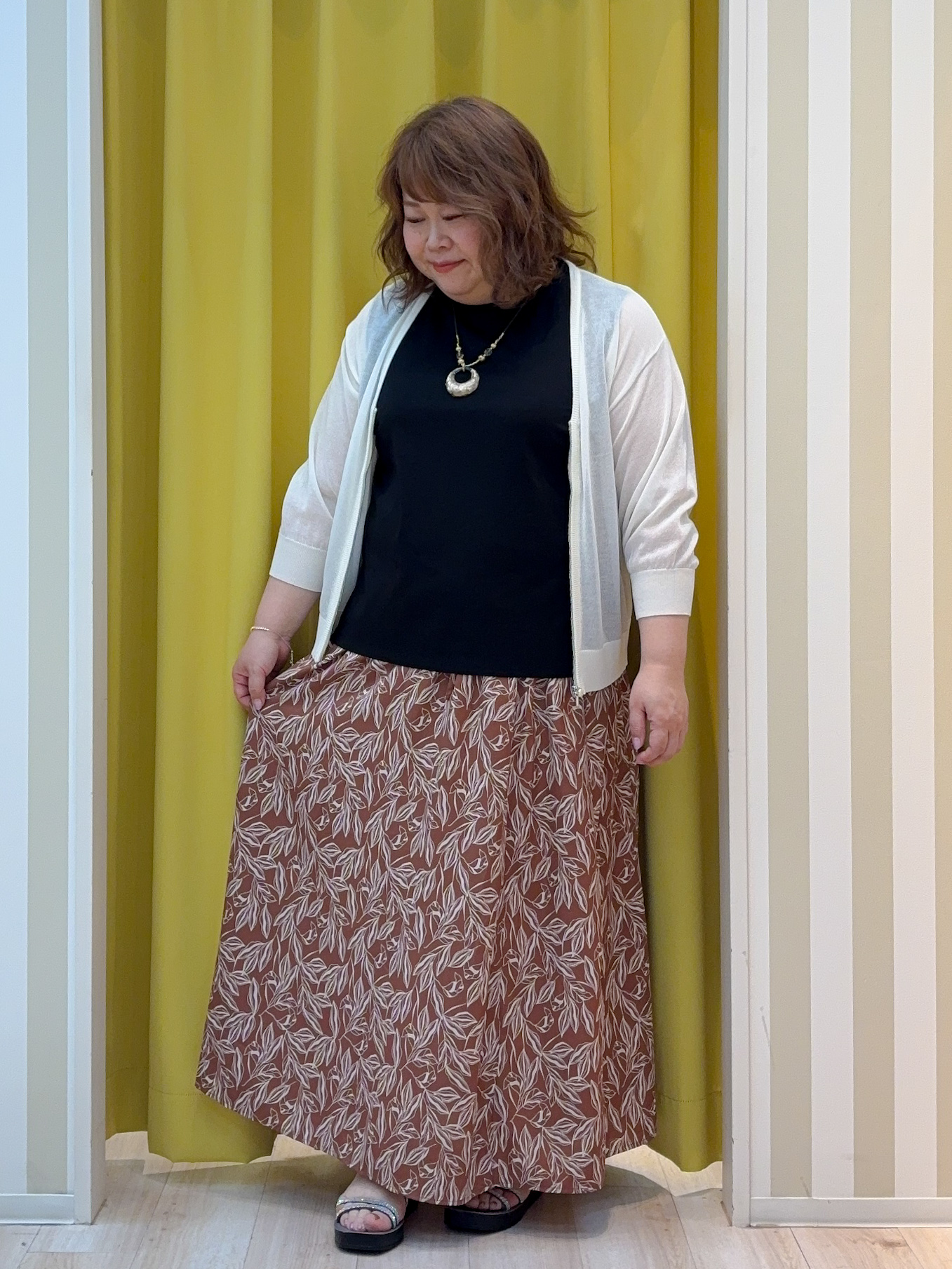 kotoさんさんの「SHOO･LA･RUE｜【ひんやり/洗濯機可/S-LL】程よいVネックですっきり魅せる ジップアップ 7分袖シアーカーディガ」を使ったコーディネート