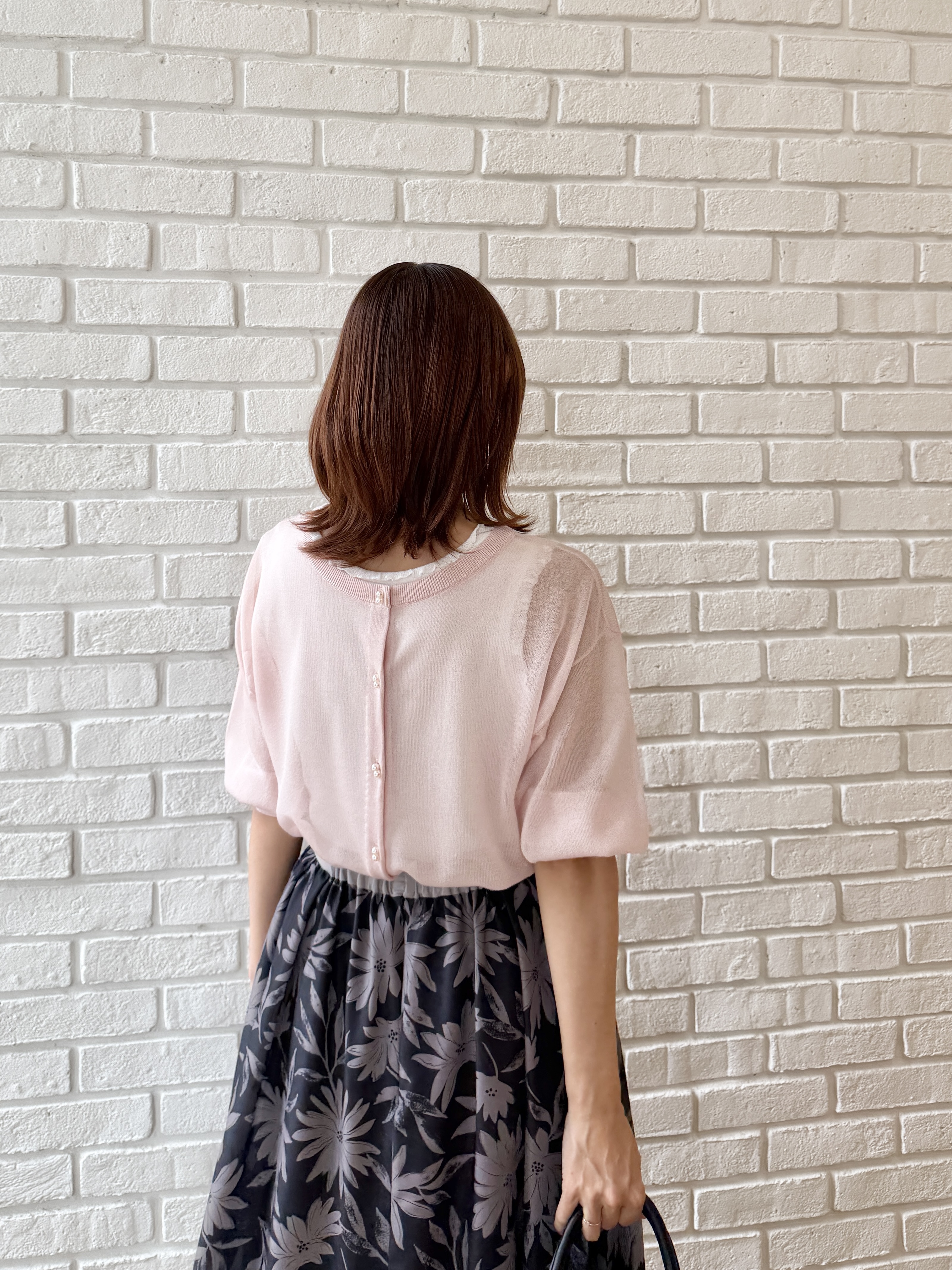 みぃさんの「Couture brooch｜【前後2WAY・洗える】愛され5分袖シアーカーディガン」を使ったコーディネート