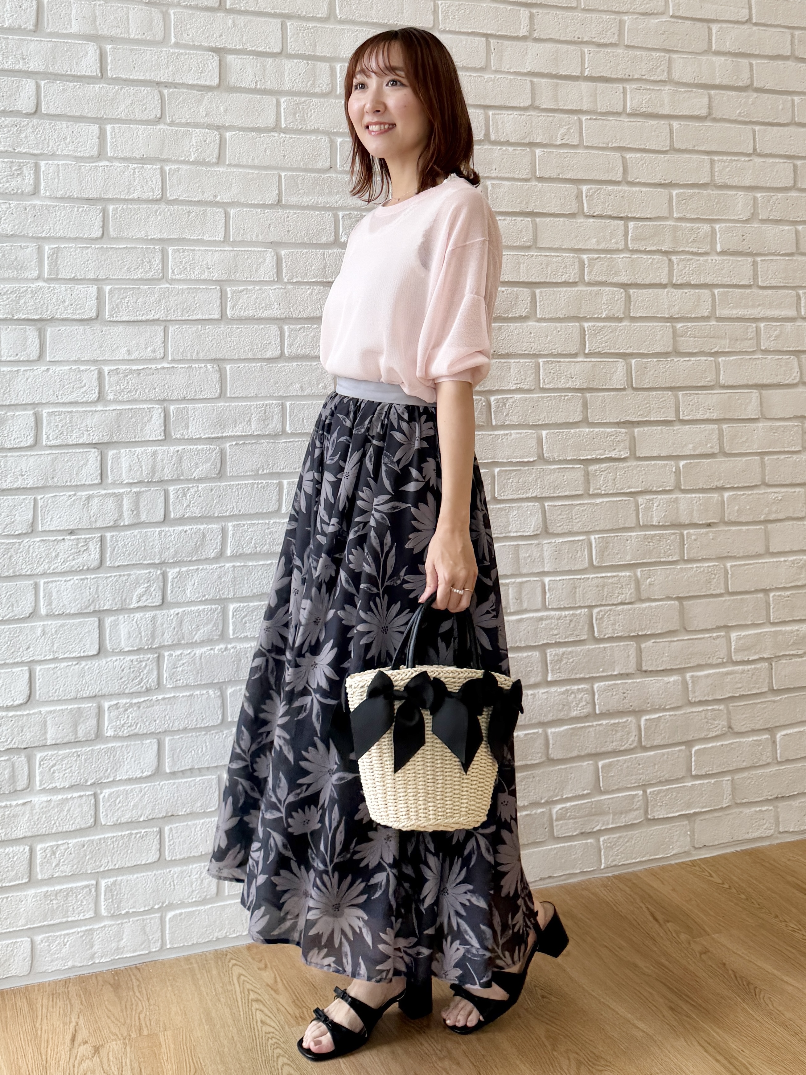 みぃさんの「Couture brooch｜【前後2WAY・洗える】愛され5分袖シアーカーディガン」を使ったコーディネート