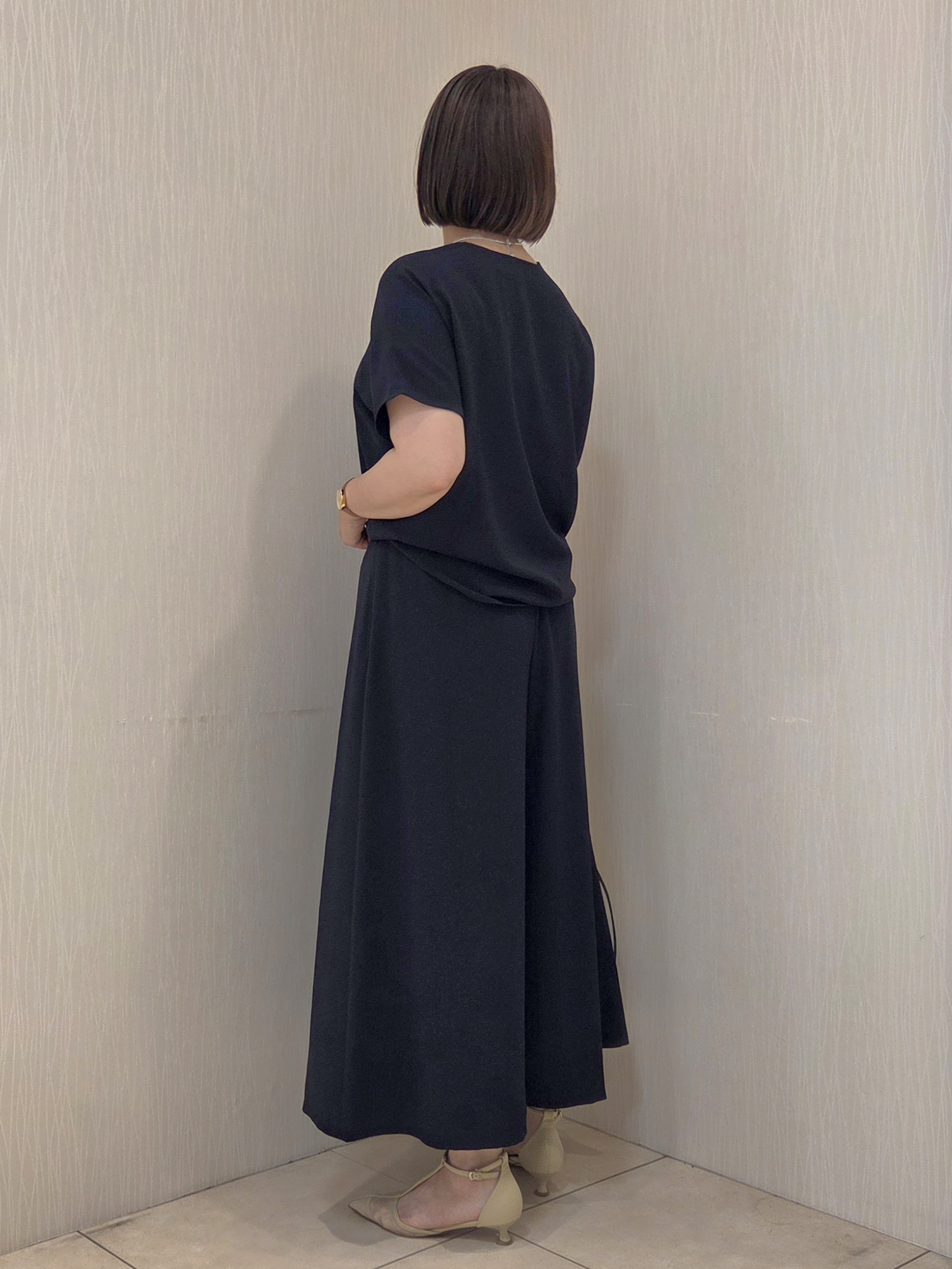 naokoさんの「UNTITLED｜【接触冷感/通気性/洗える】Vネックフリルブラウス」を使ったコーディネート