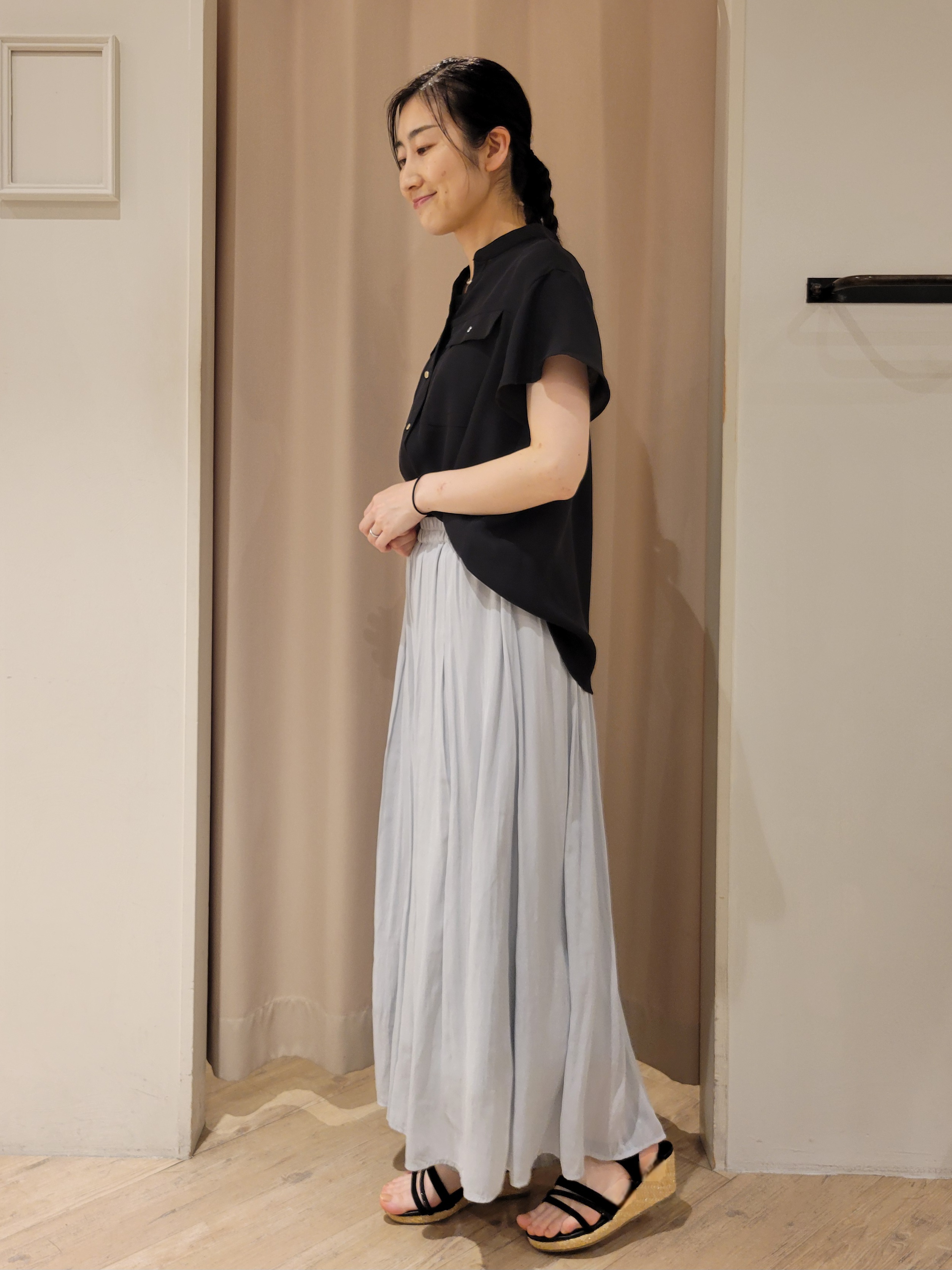 いそさんの「grove｜【洗濯機OK・ひんやり/SETUP可】シワになりにくい、フレアスリーブブラウス」を使ったコーディネート