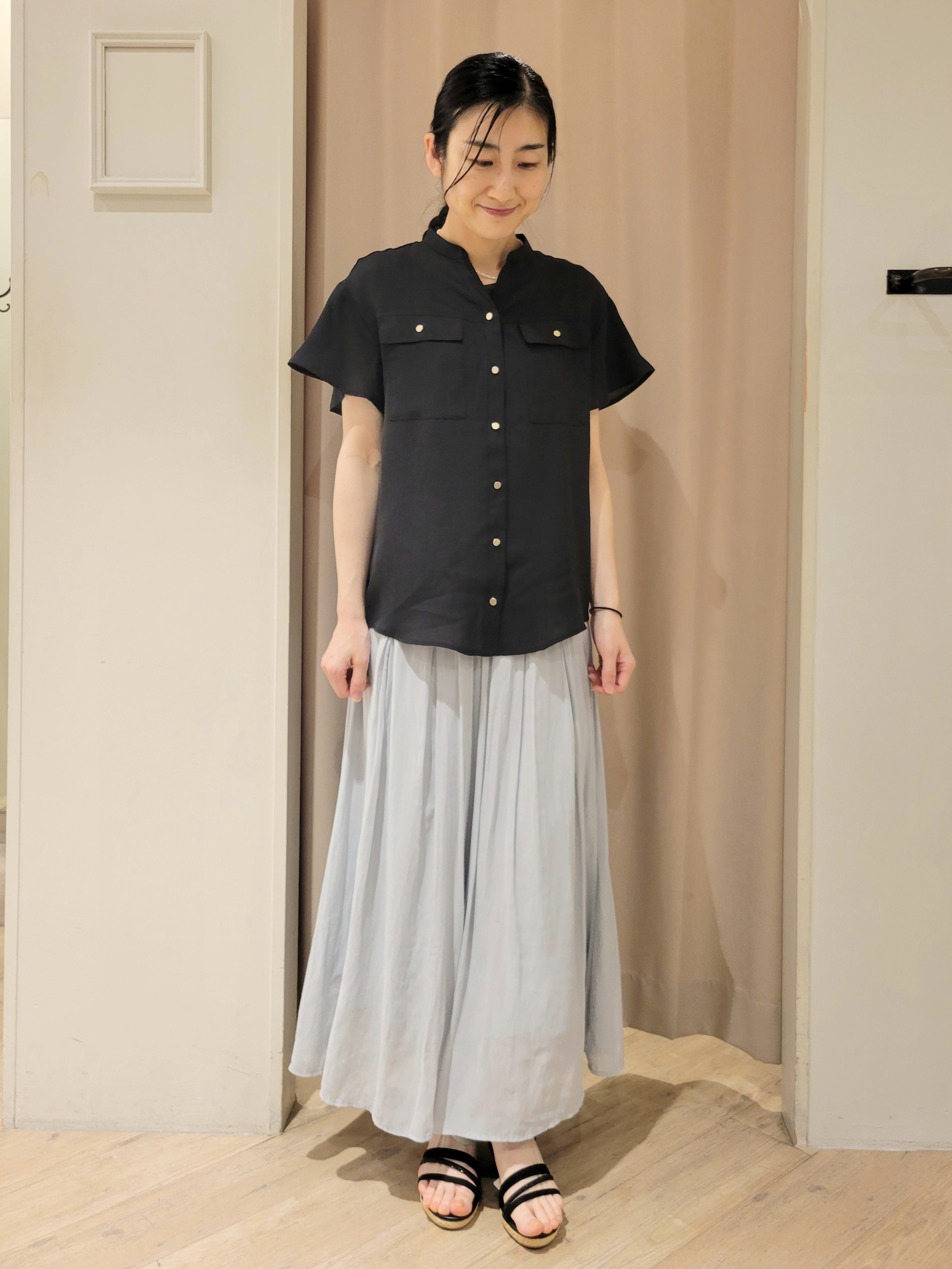 いそさんの「grove｜【洗濯機OK・ひんやり/SETUP可】シワになりにくい、フレアスリーブブラウス」を使ったコーディネート