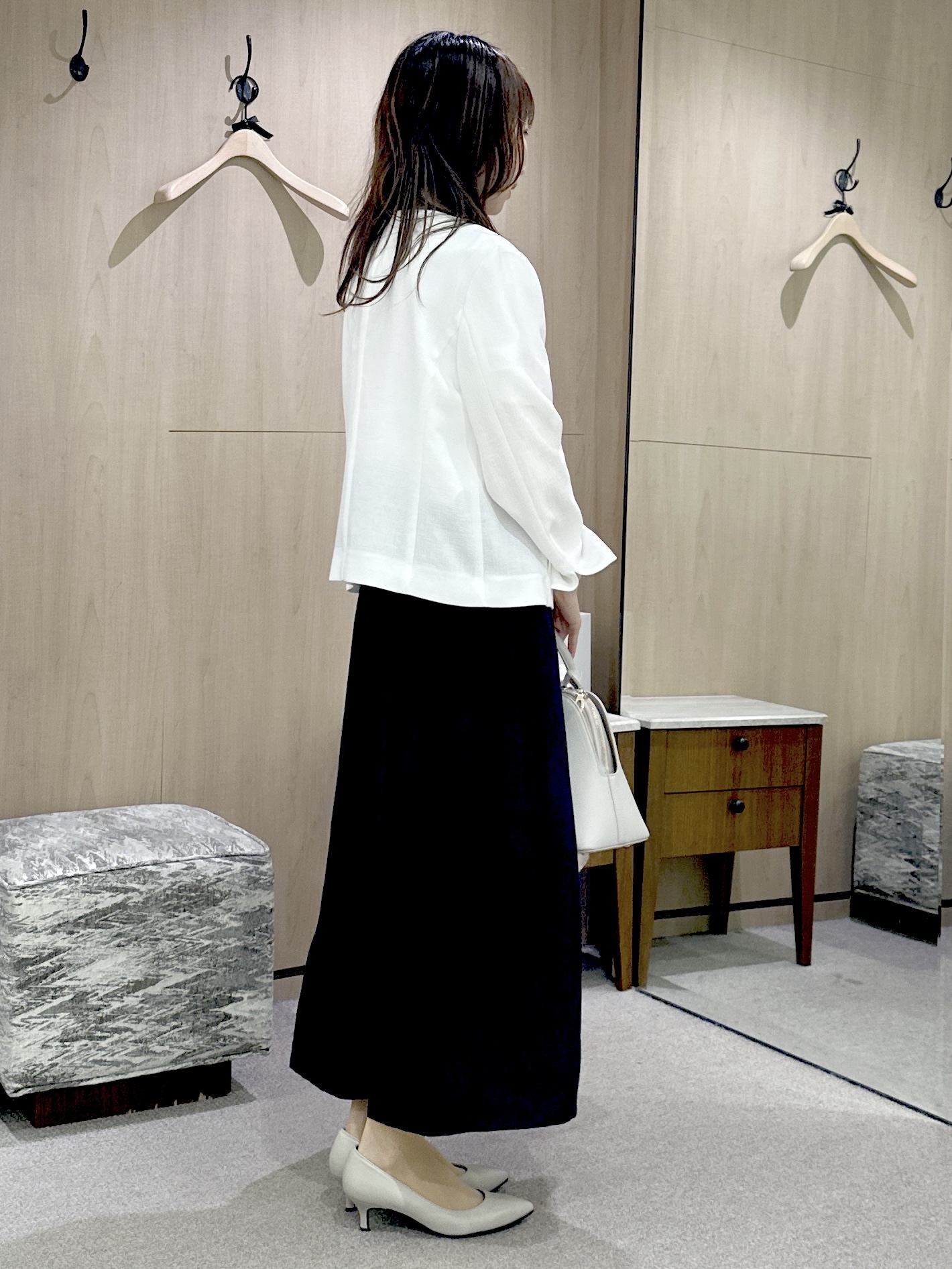 Miwaさんの「UNTITLED｜【前後2WAY/はっ水/セットアップ可】リラクシーフレンチスリーブブラウス」を使ったコーディネート