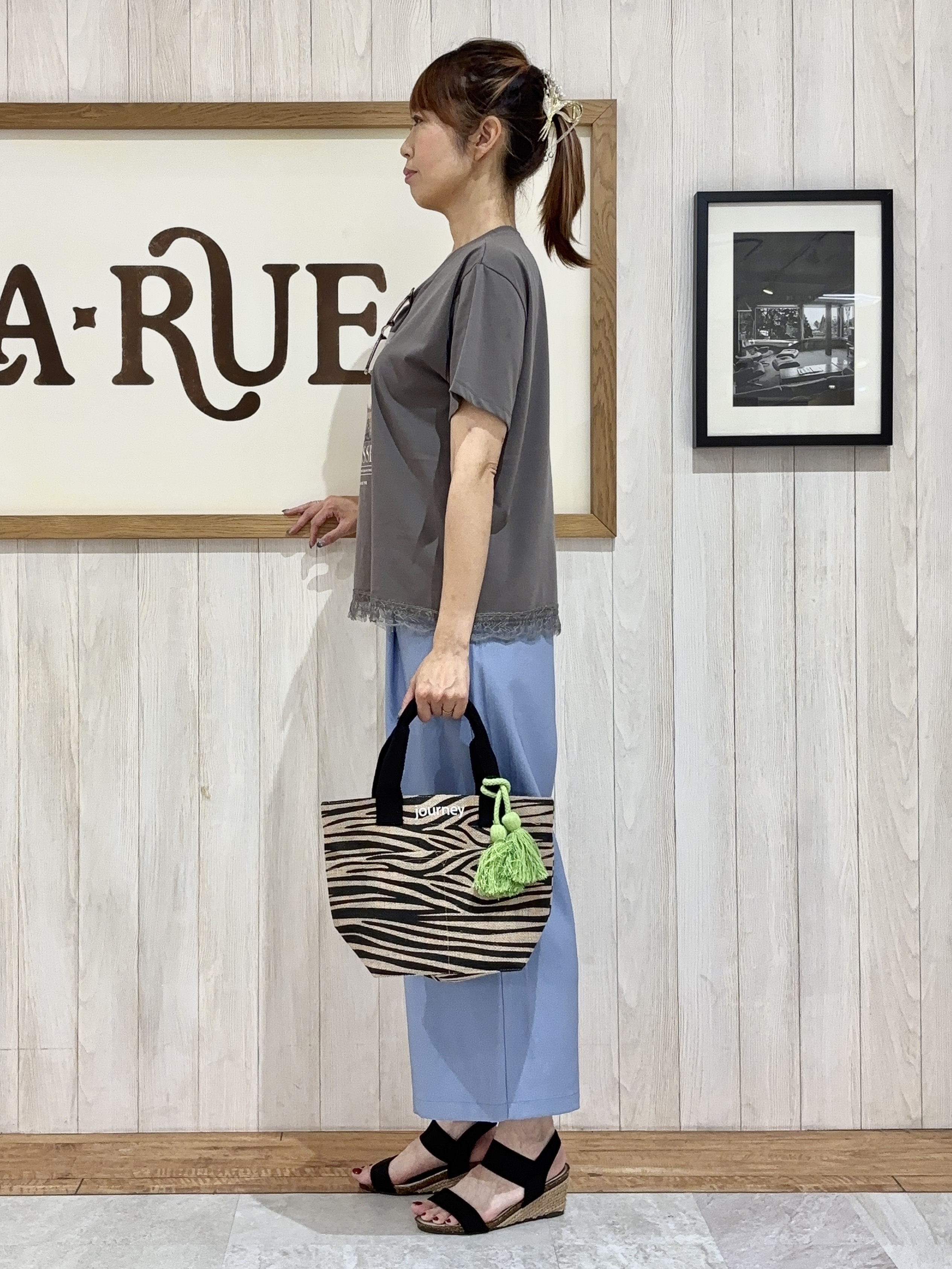 みきぽんさんの「SHOO･LA･RUE｜【S-LL/洗濯機可】ゴールドボタンがコーデのアクセントに デニム調ワイドパンツ」を使ったコーディネート