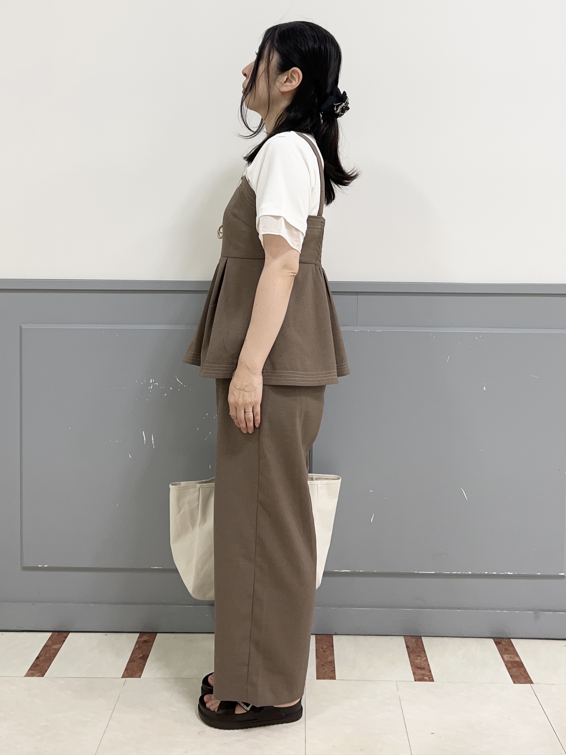 yuuさんの「grove｜【二の腕カバー/UVカット・ひんやり】袖口シアースクエアネックTシャツ」を使ったコーディネート