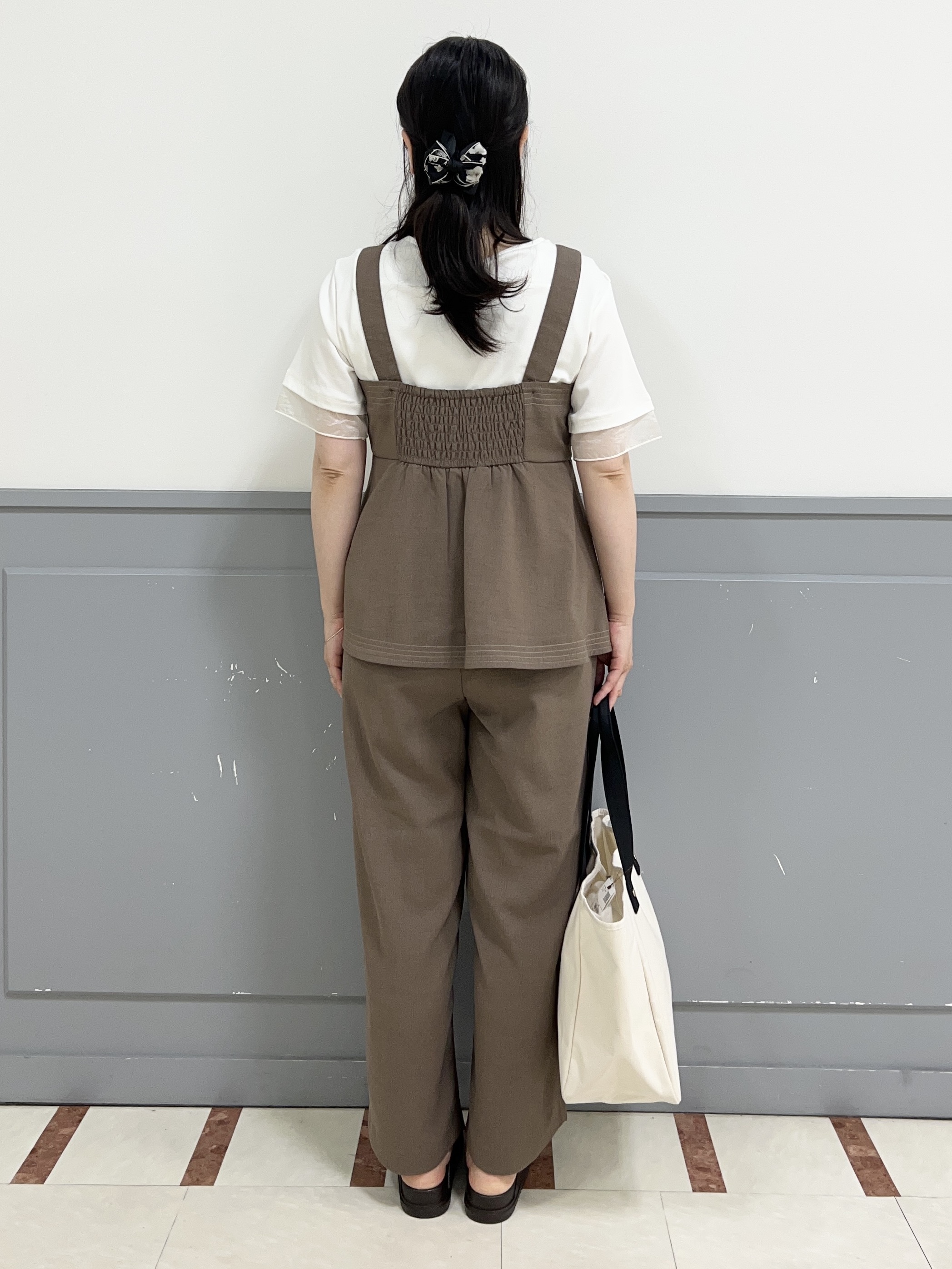 yuuさんの「grove｜【二の腕カバー/UVカット・ひんやり】袖口シアースクエアネックTシャツ」を使ったコーディネート