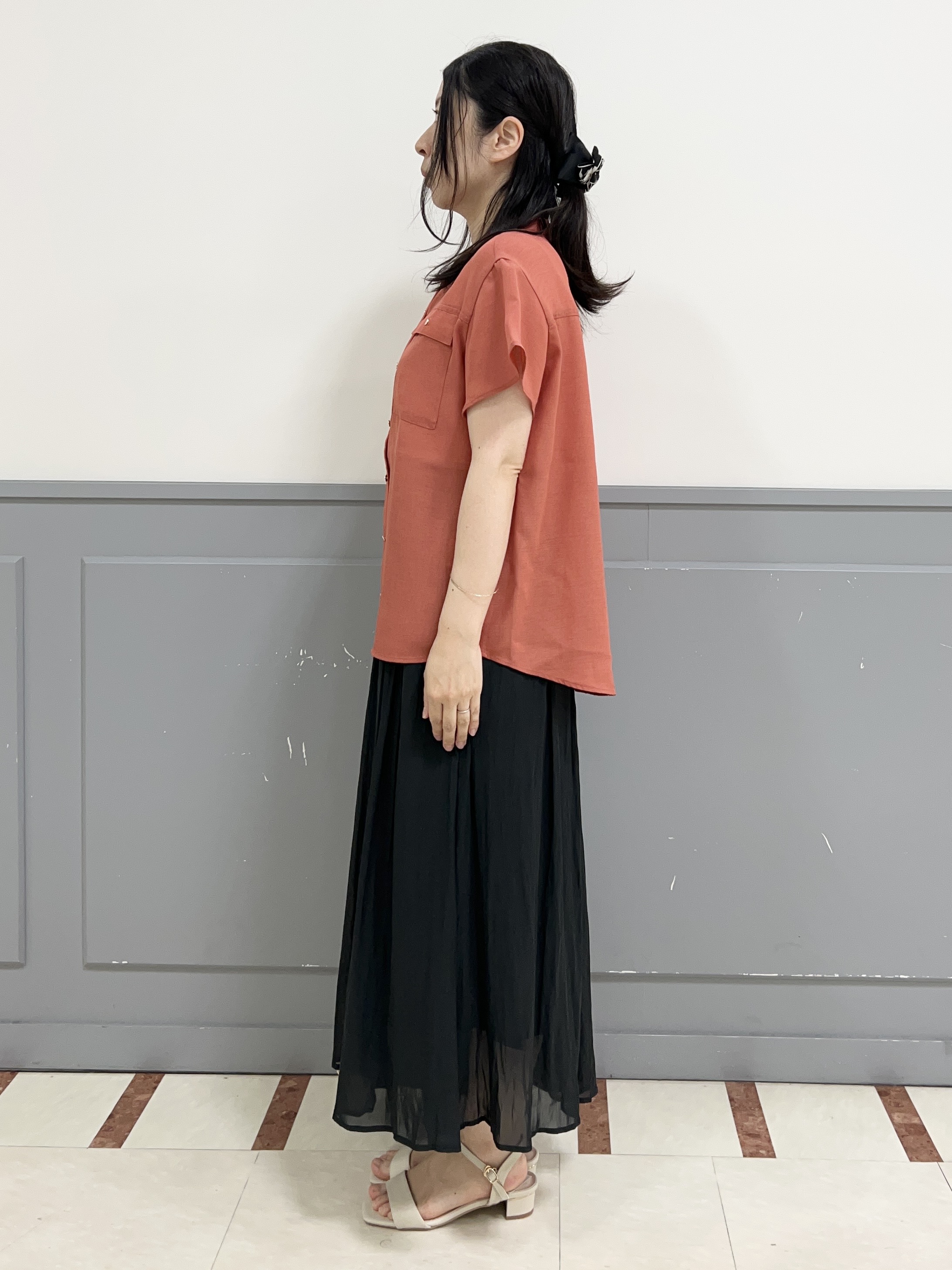yuuさんの「grove｜【洗濯機OK・ひんやり/SETUP可】シワになりにくい、フレアスリーブブラウス」を使ったコーディネート