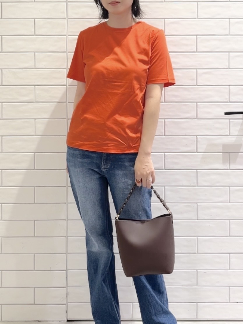 しおりさんの「OPAQUE.CLIP｜ベーシックTシャツ／オーガニックコットン混【洗濯機OK】」を使ったコーディネート