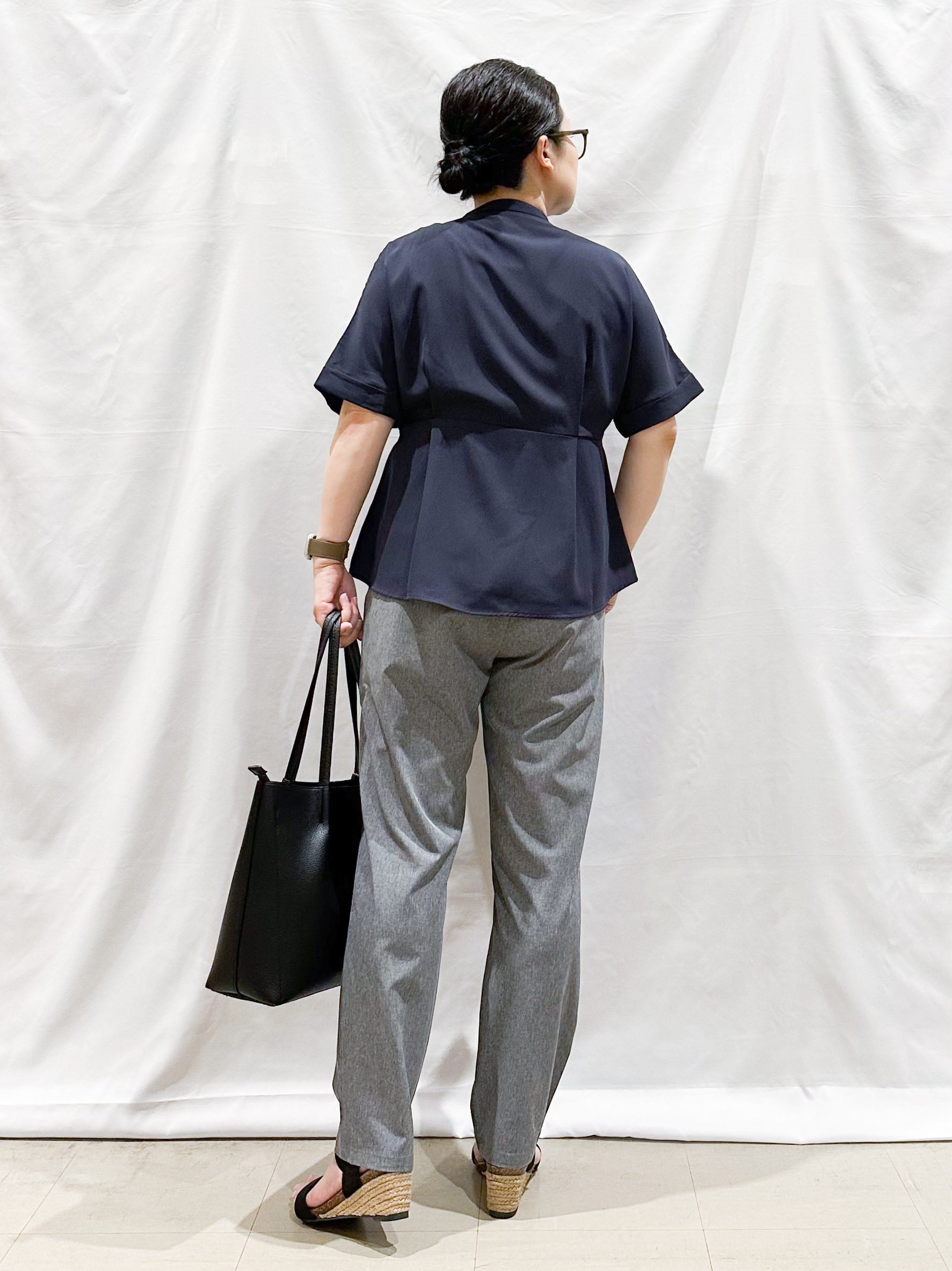 umeさんの「SHOO･LA･RUE｜【ひんやり/洗濯機可/S-LL】オンにもオフにも マルチに使えるボタンレスカーディガン」を使ったコーディネート