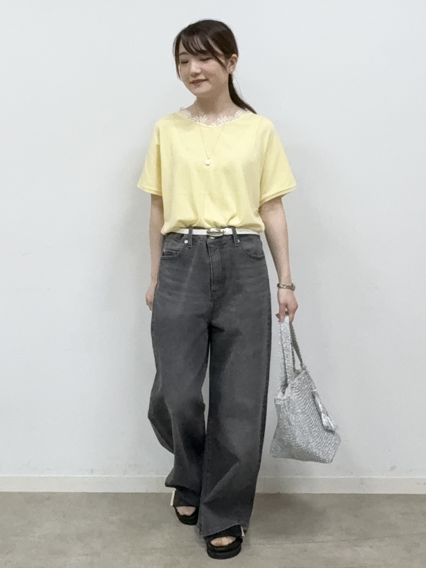 mikiさんの「Reflect｜天然シェルプレートペンダントネックレス」を使ったコーディネート